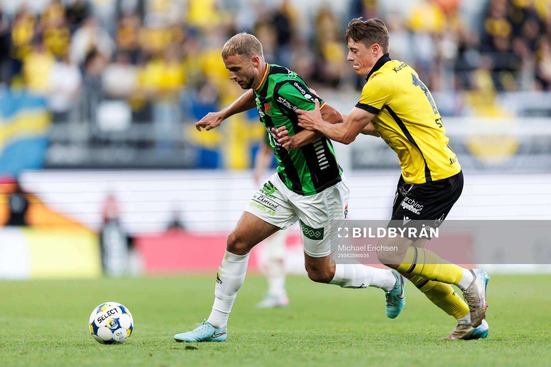 GAIS Gustav Lundgren och Mjällbys Elliot Stroud