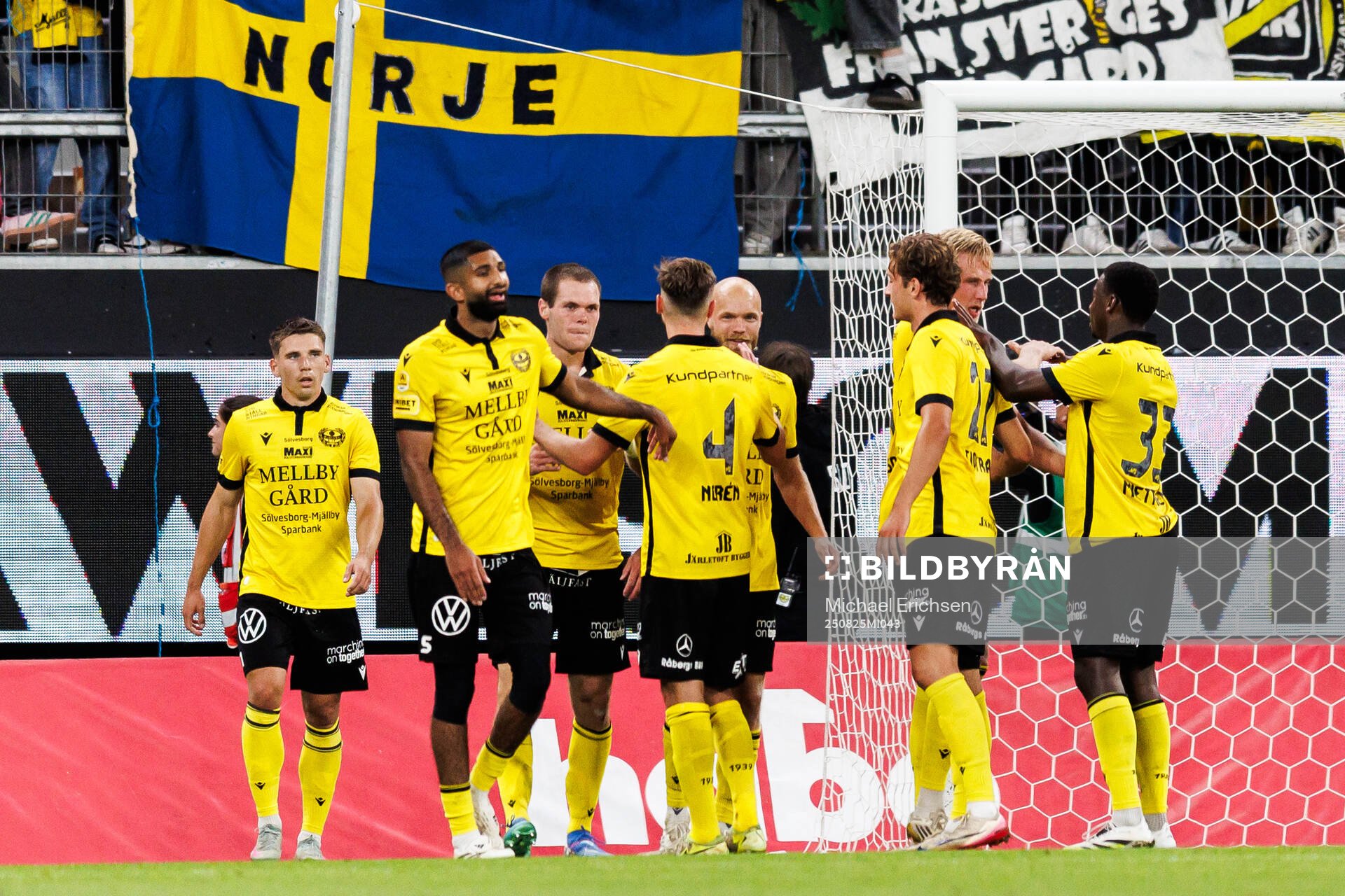 Mjällbys Herman Johansson jublar