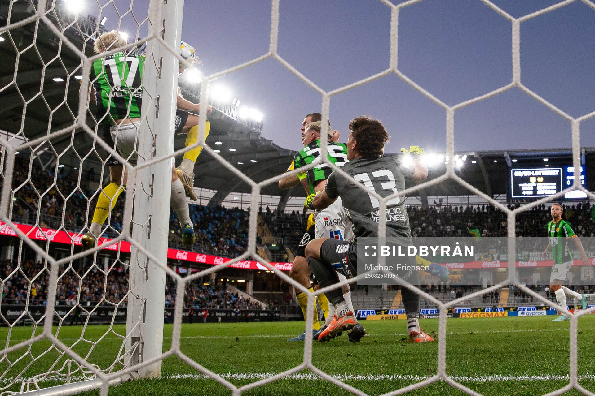 Mjällbys Herman Johansson nickar in 0-2 i mål bakom GAIS