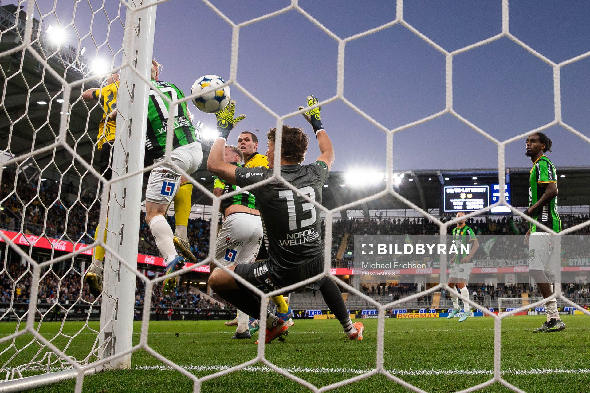 Mjällbys Herman Johansson nickar in 0-2 i mål bakom GAIS