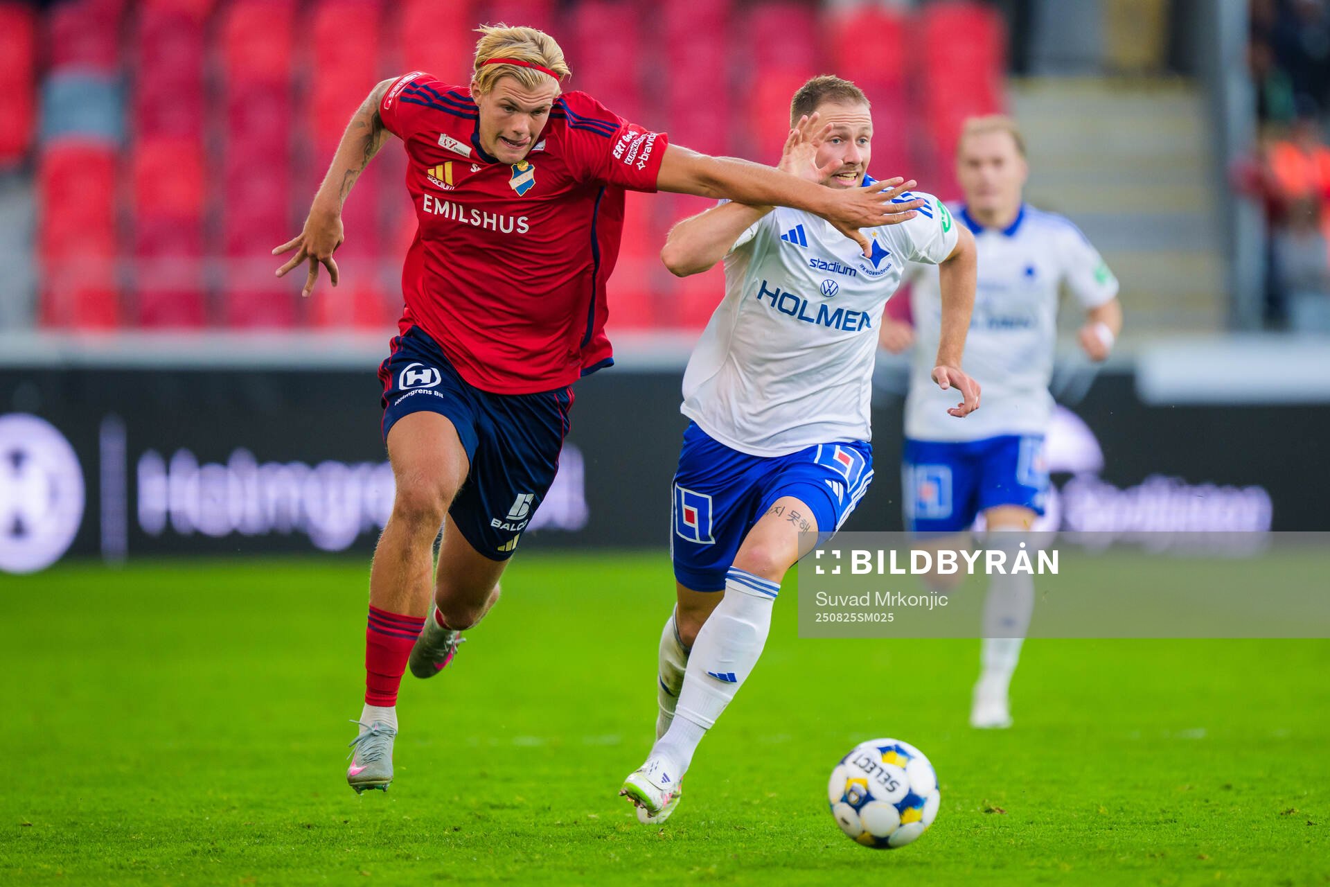 Östers Mattis Adolfsson och IFK Norrköpings Kevin Höög