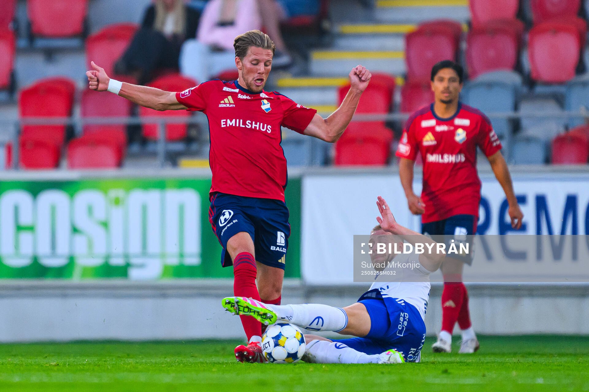 Östers Noah Söderberg och IFK Norrköpings Kevin Höög