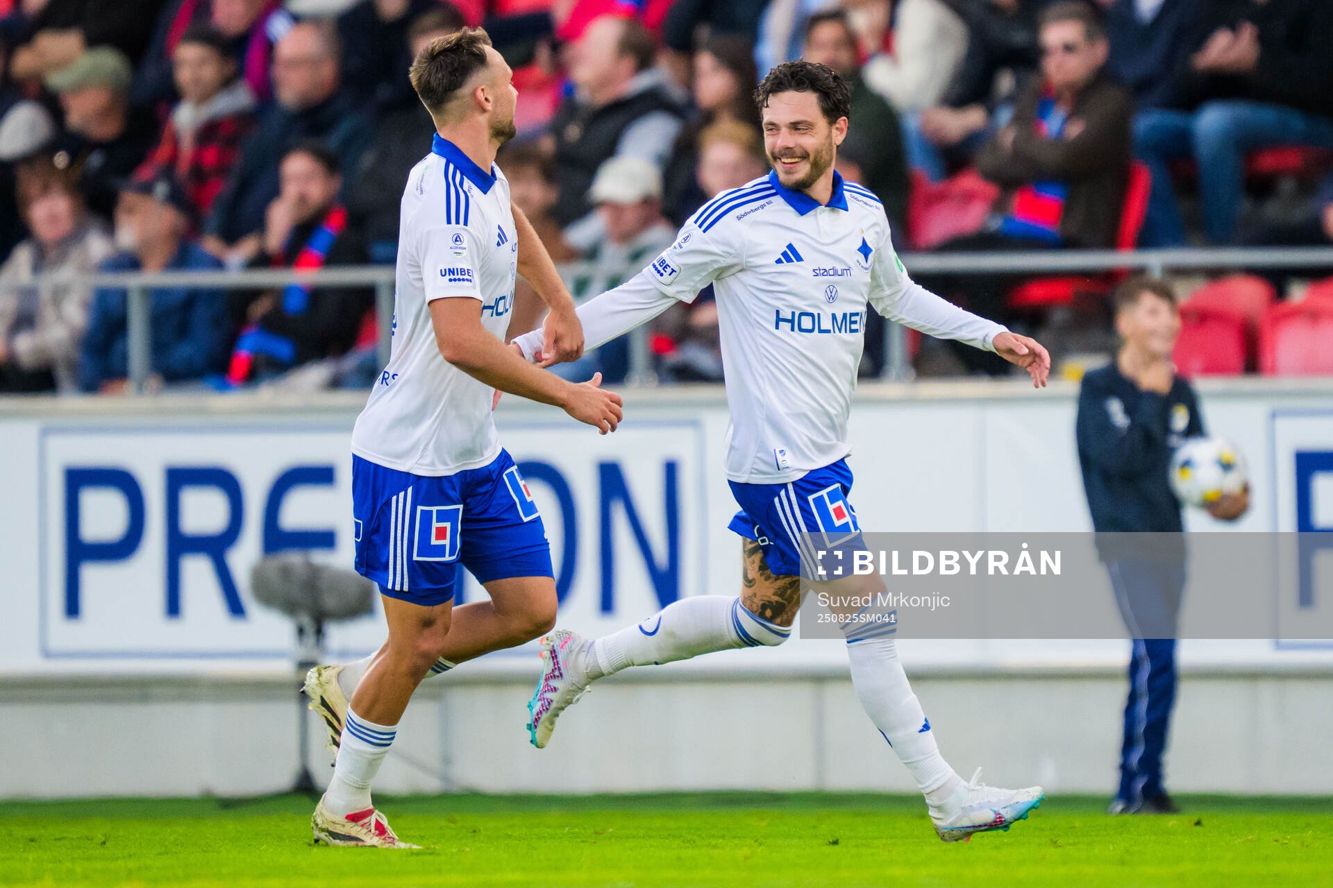 IFK Norrköpings David Moberg Karlsson jublar