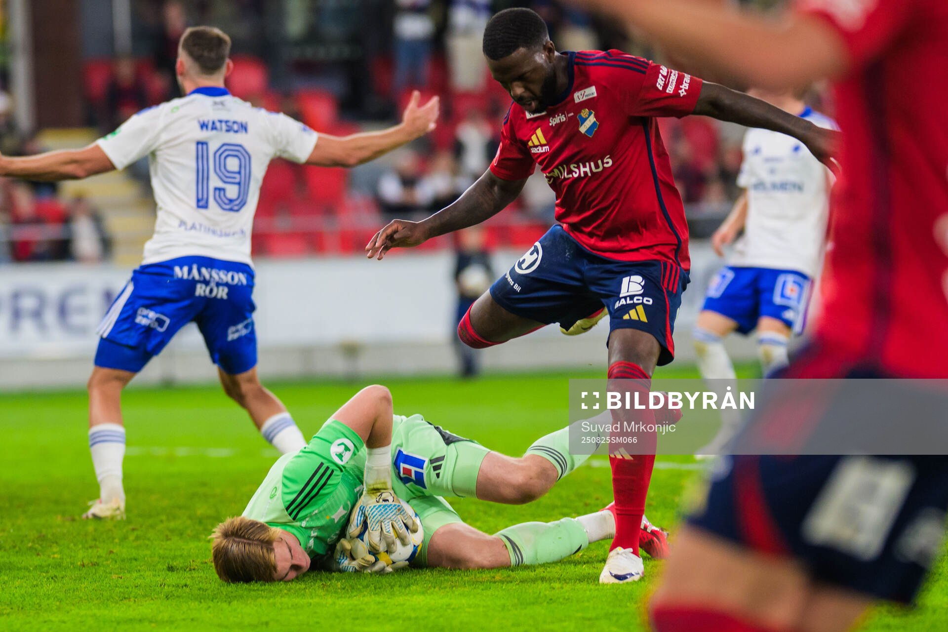 IFK Norrköpings målvakt Theo Krantz och Östers Christian