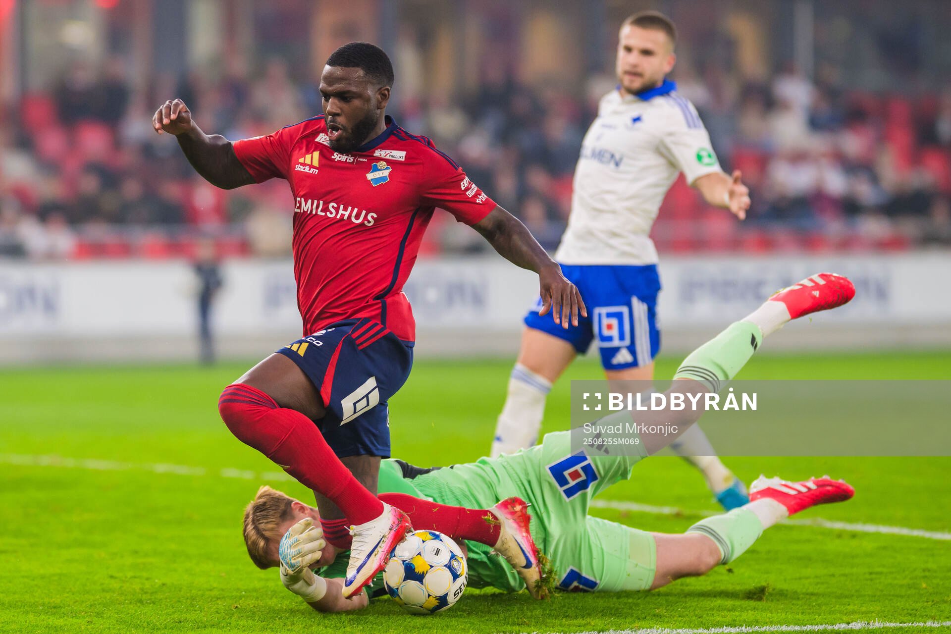 IFK Norrköpings målvakt Theo Krantz och Östers Christian