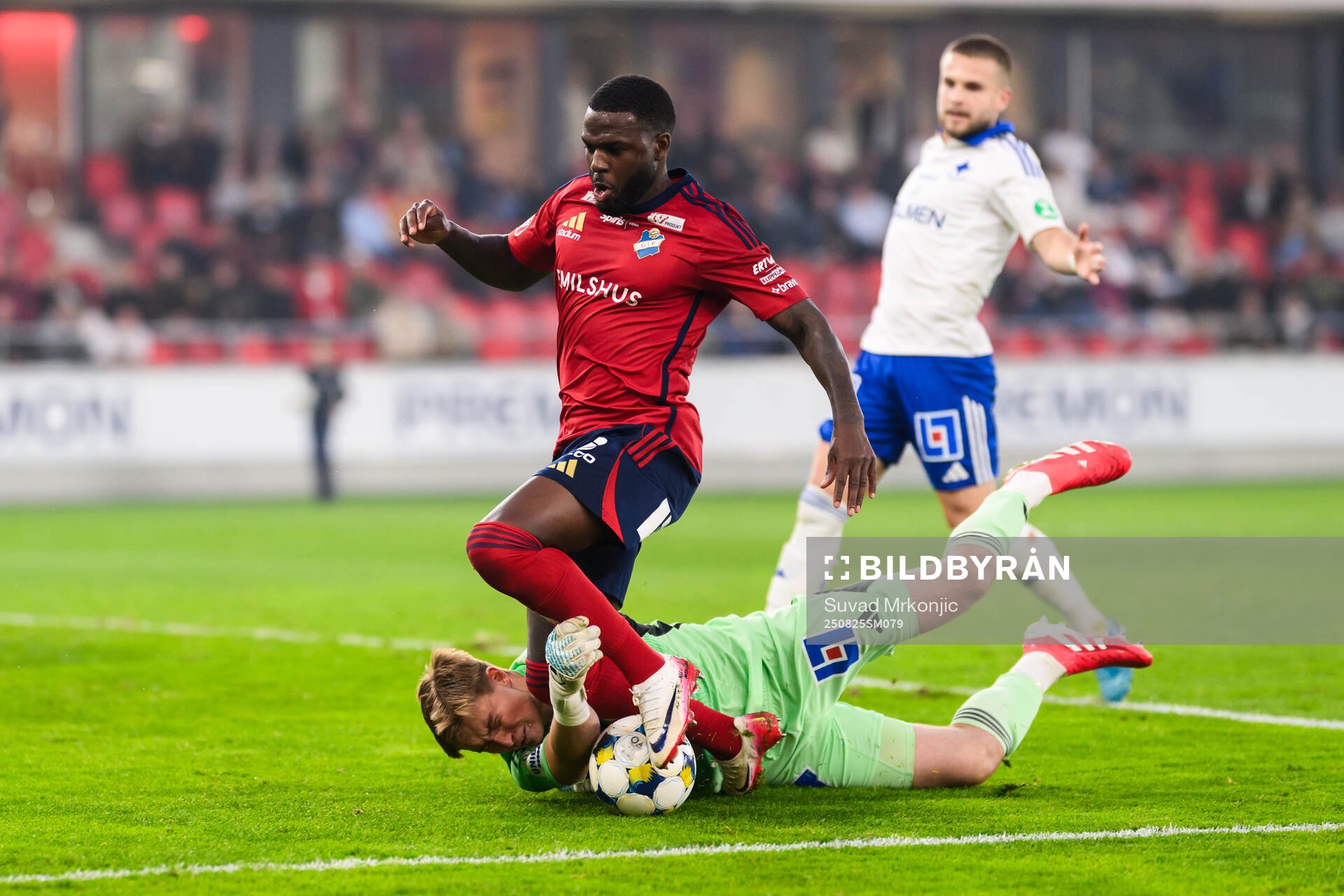IFK Norrköpings målvakt Theo Krantz och Östers Christian