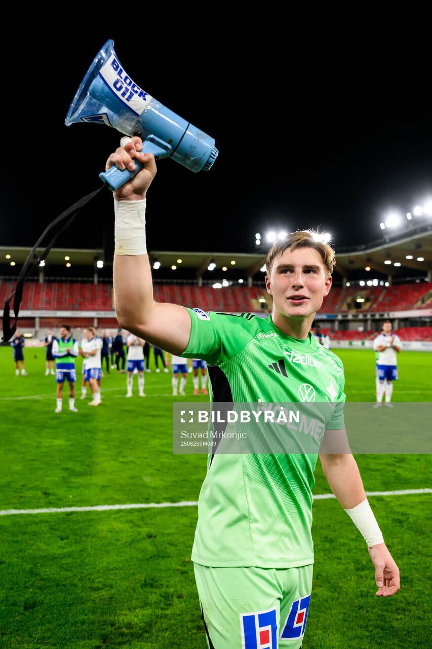 IFK Norrköpings målvakt Theo Krantz jublar