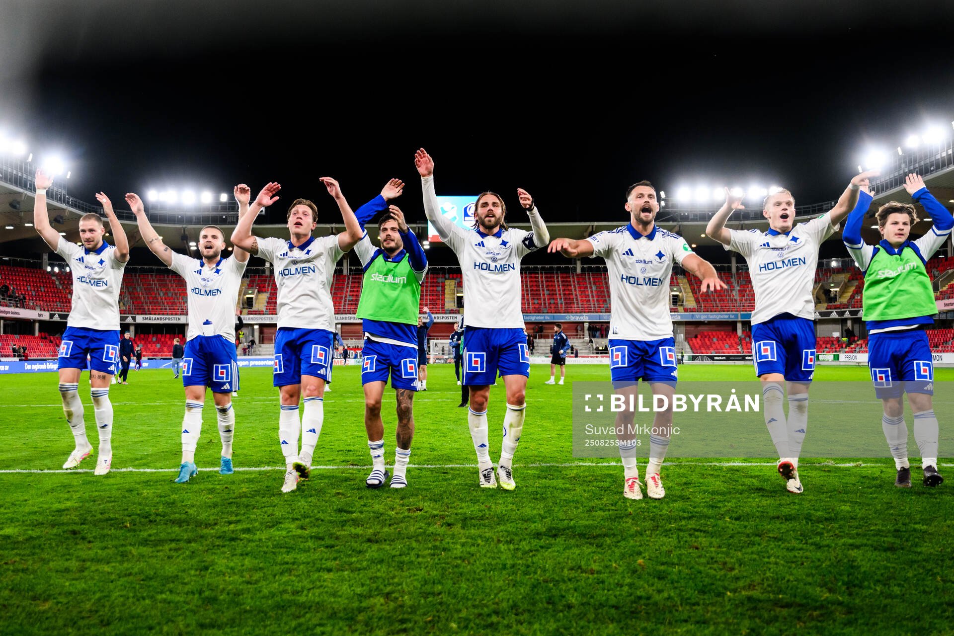 IFK Norrköpings Christoffer Nyman och lagkamrater jublar