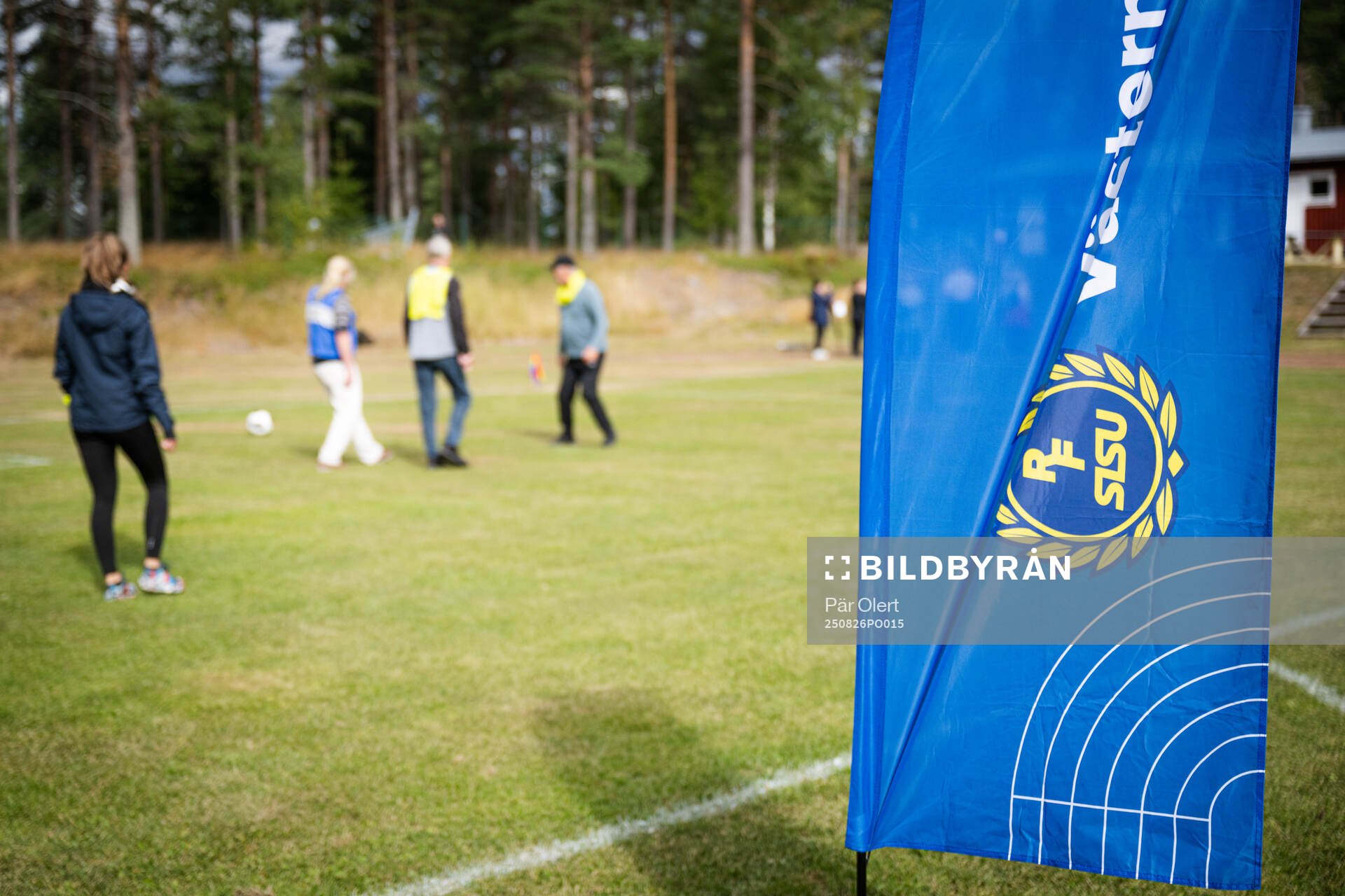 Pensionärer provar gåfotboll