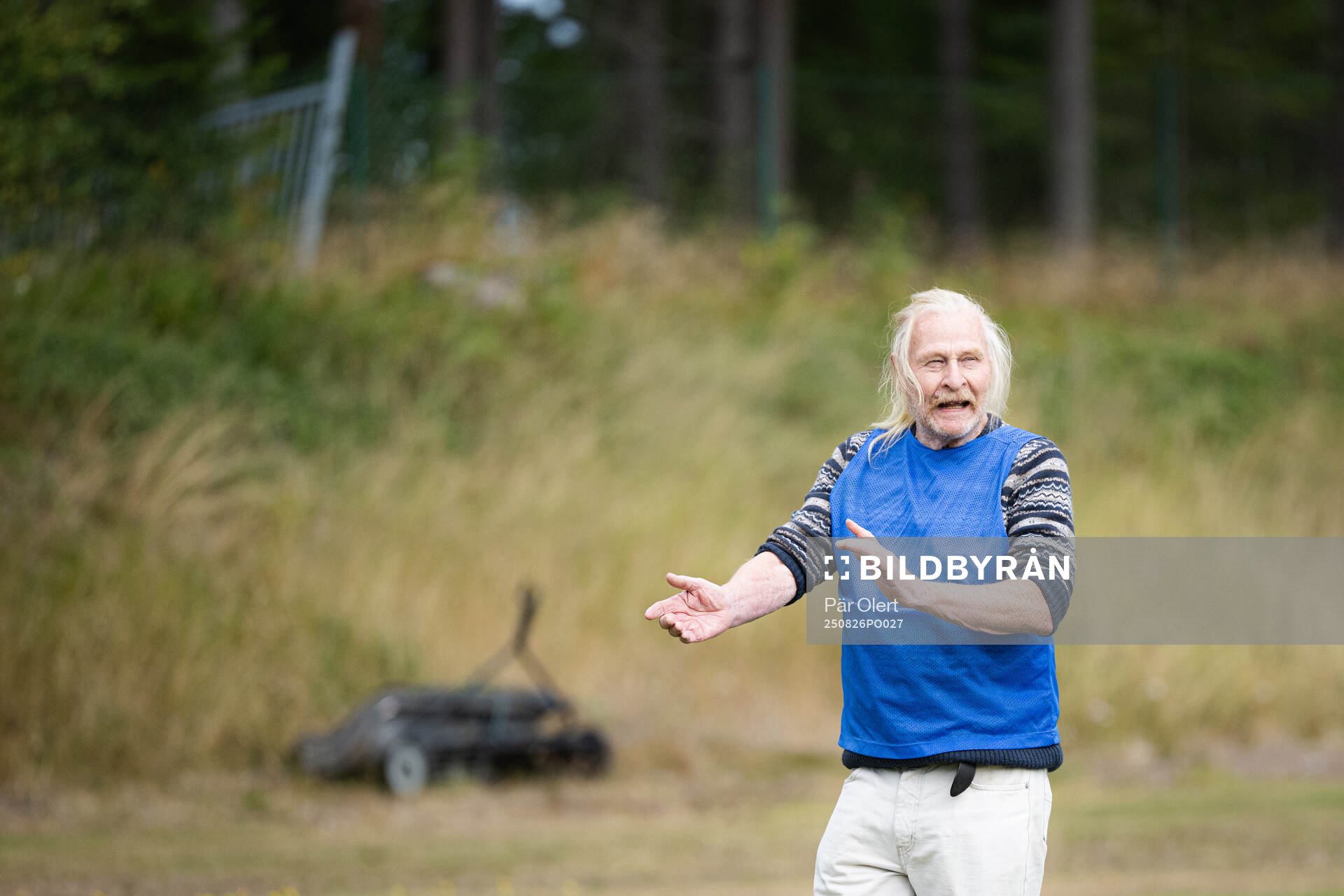 Pensionärer provar gåfotboll