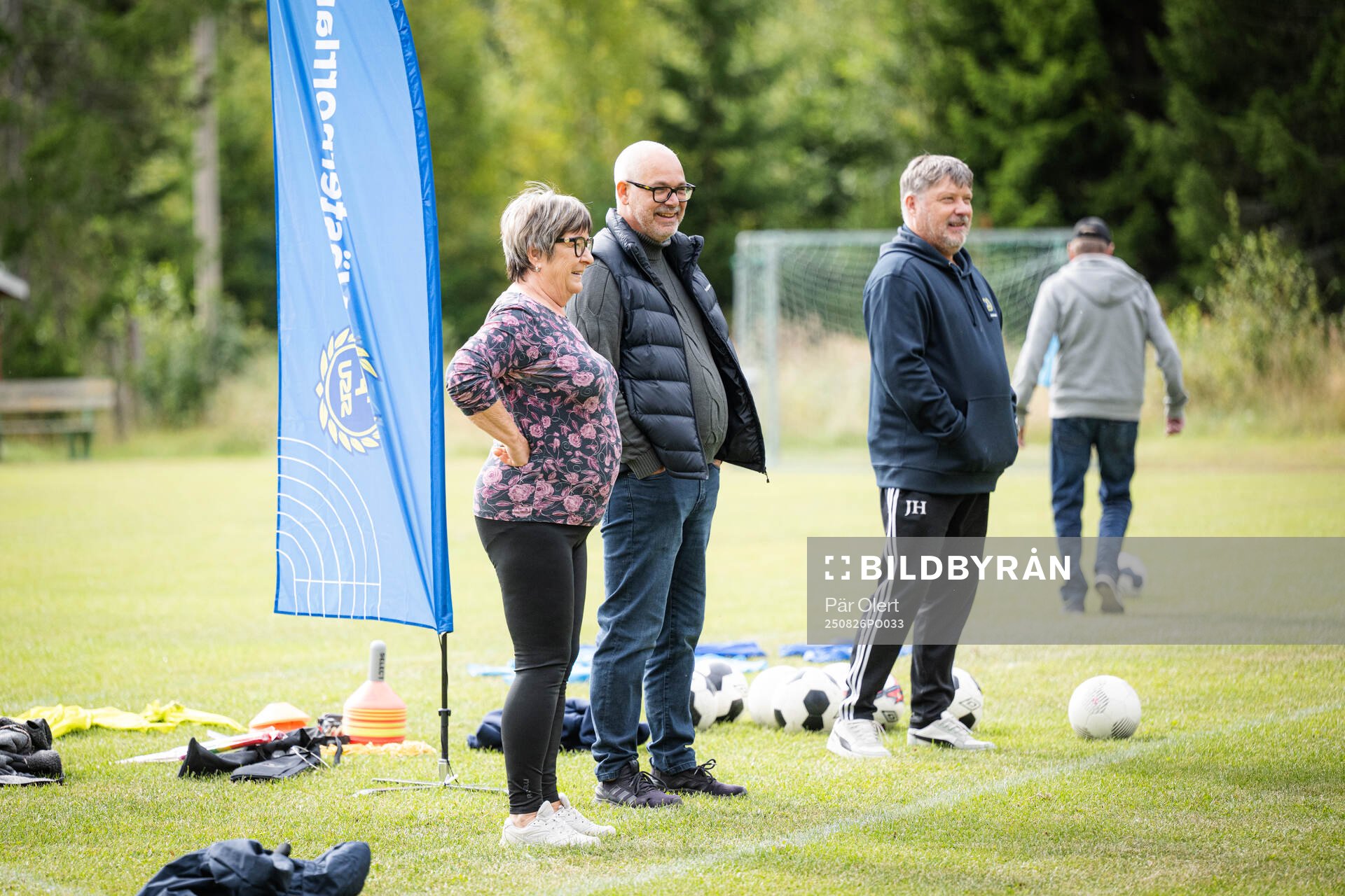 Pensionärer provar gåfotboll
