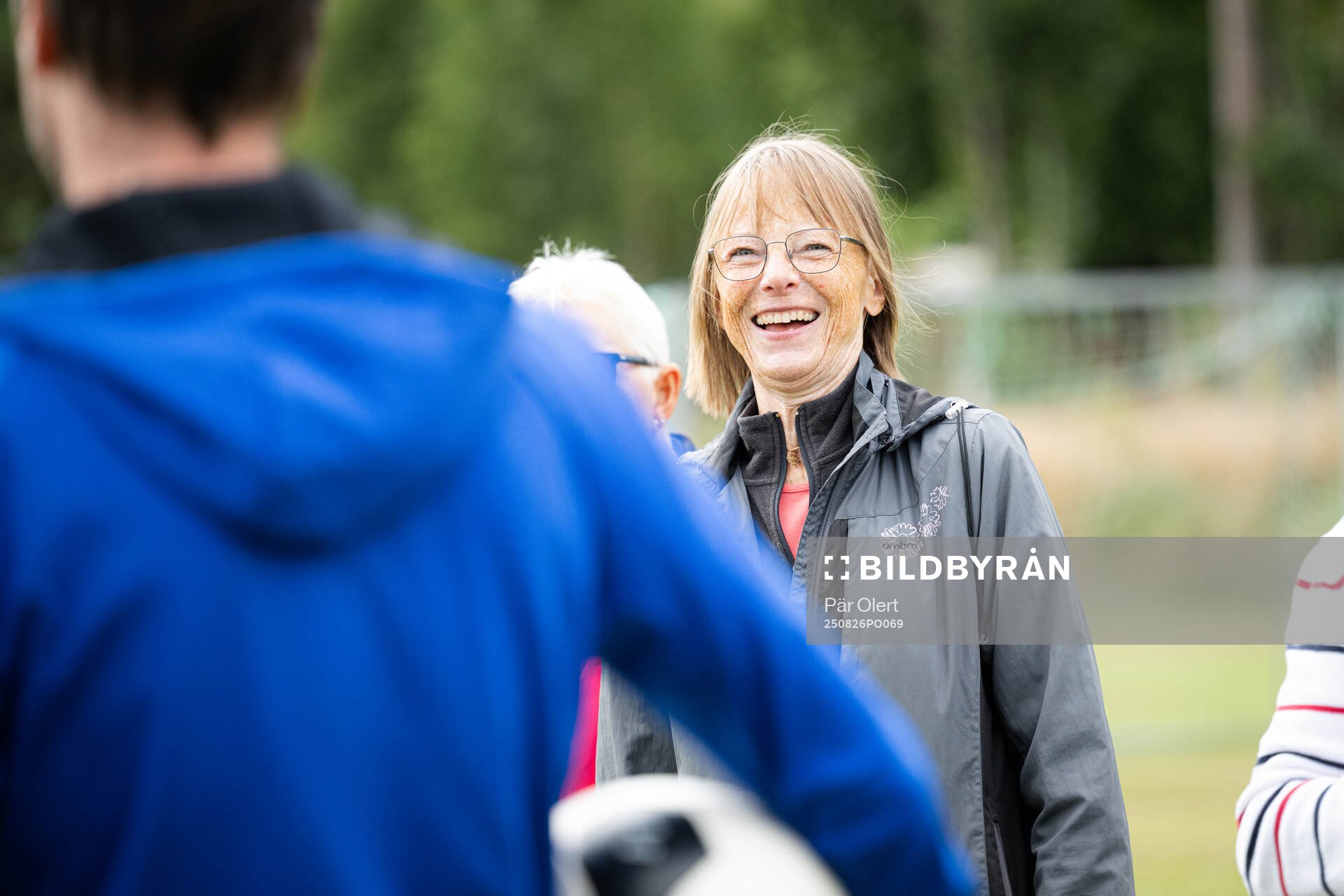 Pensionärer provar gåfotboll