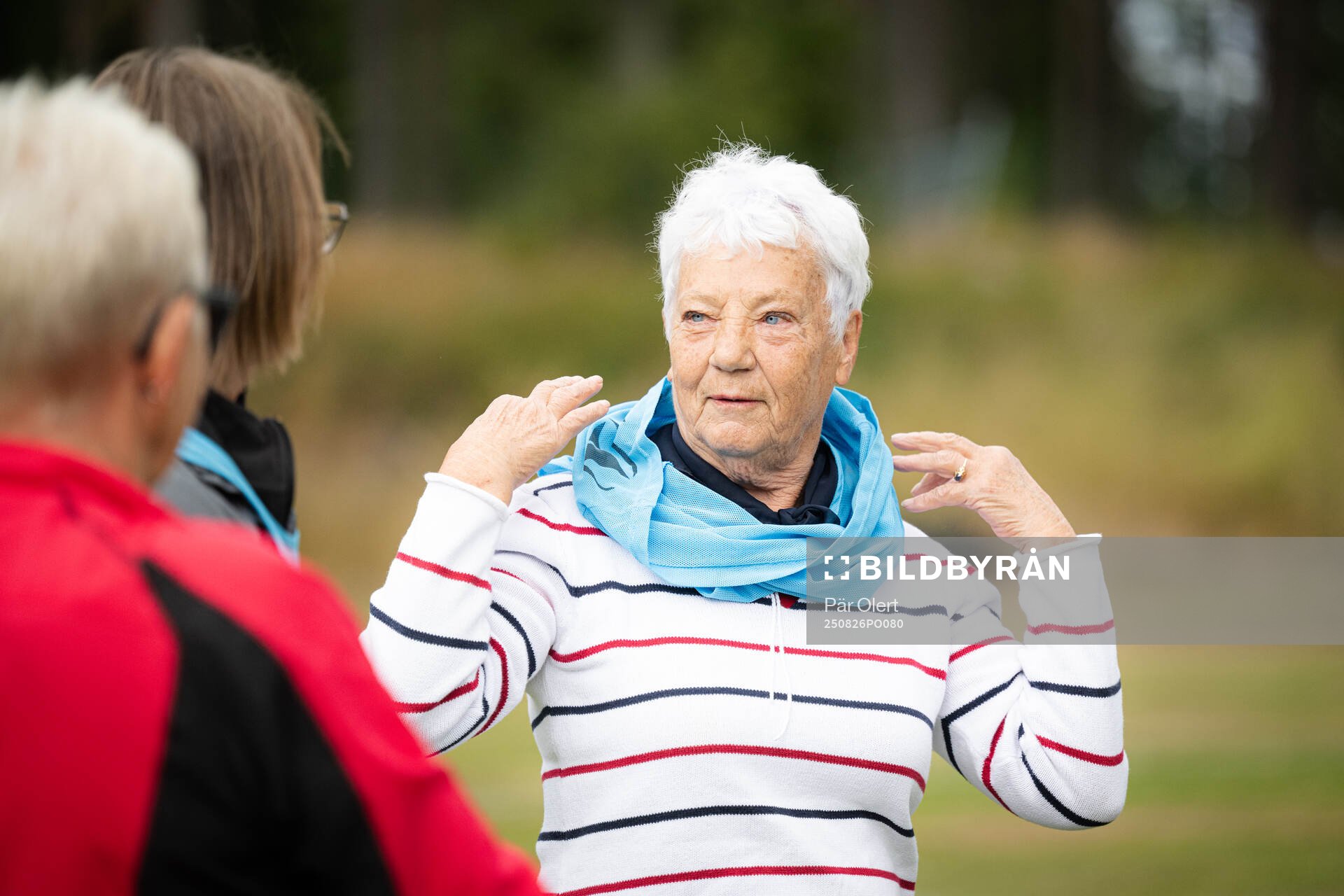 Pensionärer provar gåfotboll