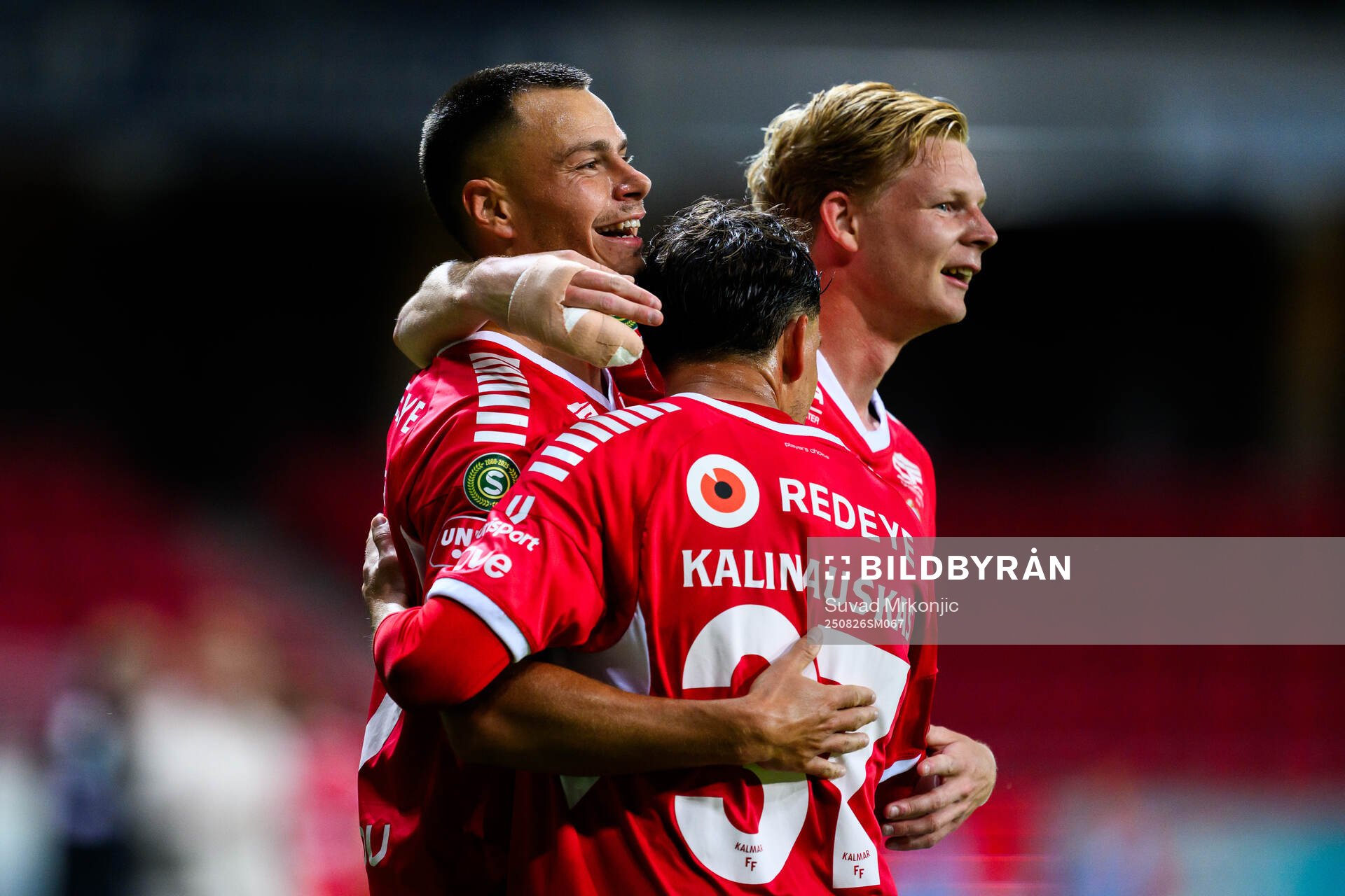 Kalmars Melker Hallberg jublar med Tomas Kalinauskas och