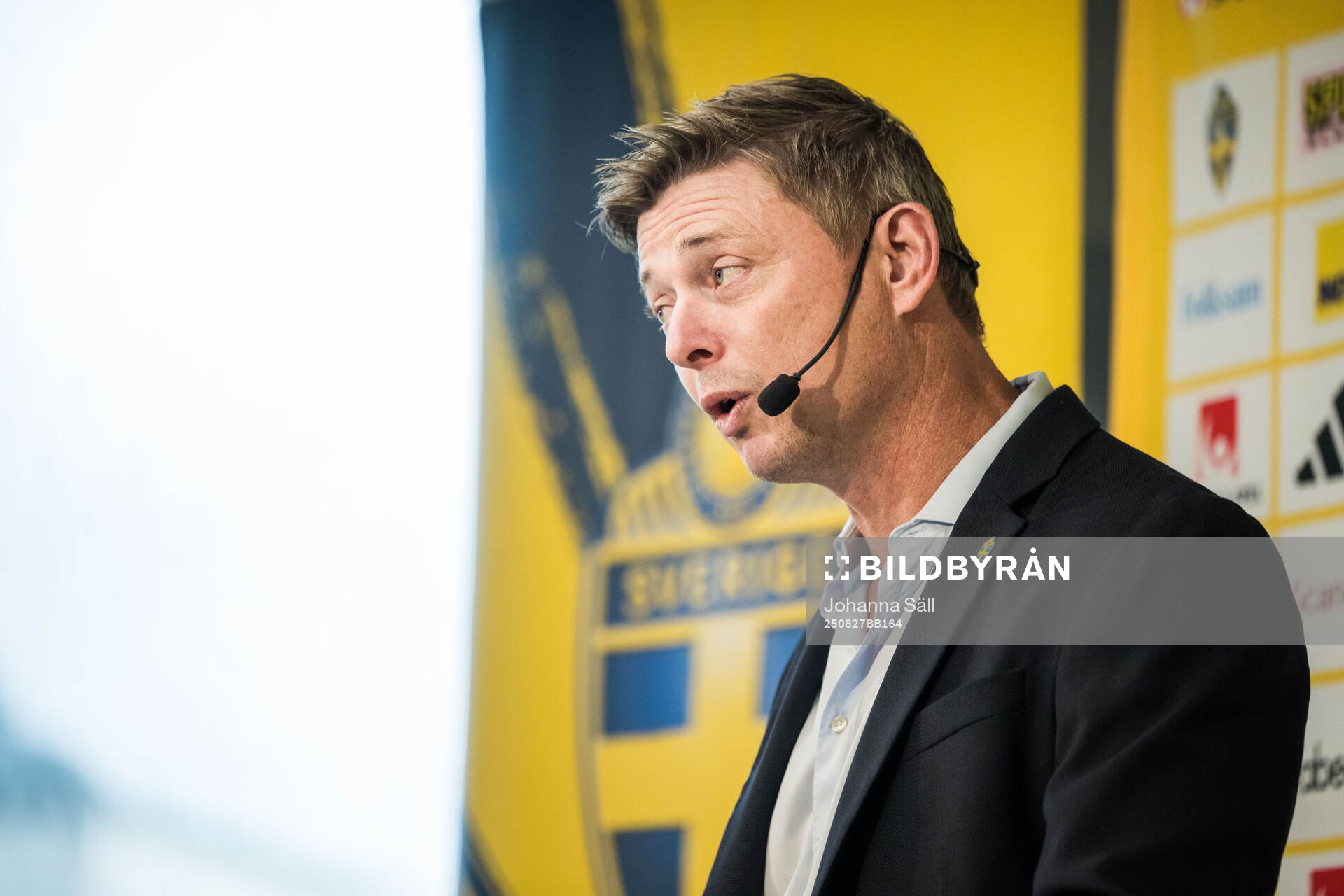 Head coach Jon Dahl Tomasson of the Swedish national