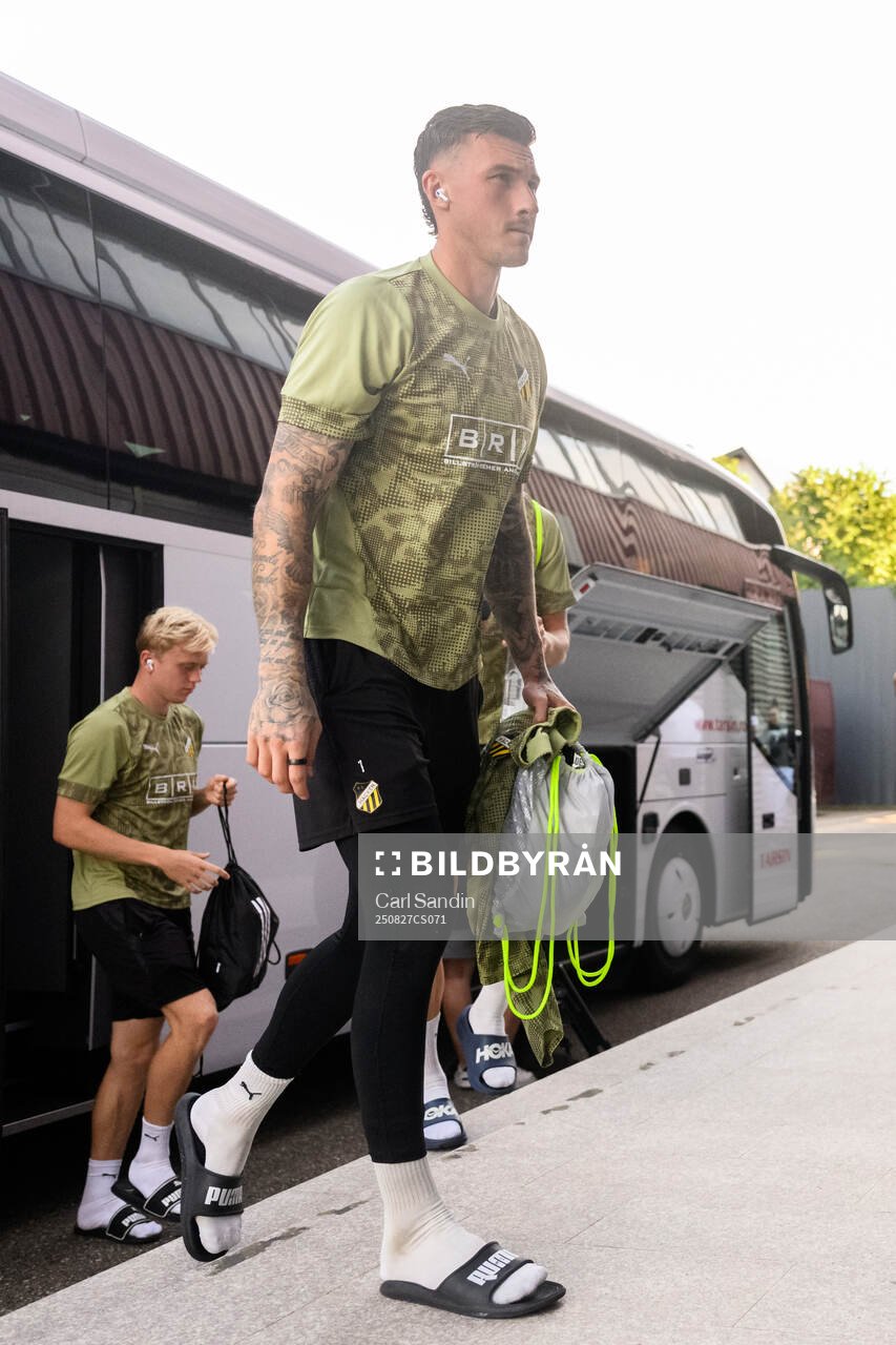 Goalkeeper Andreas Linde