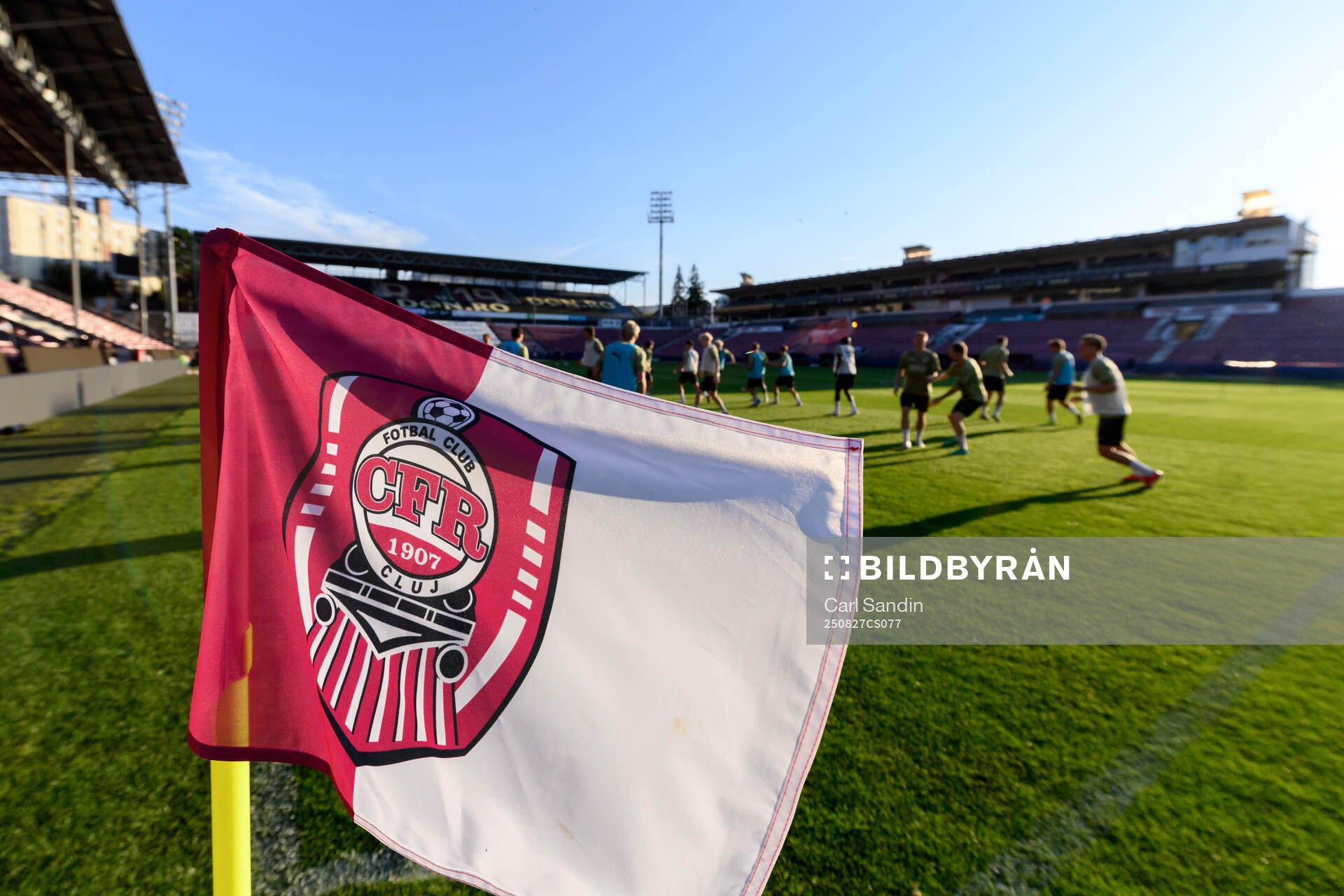 A flag with the CFR Cluj logo