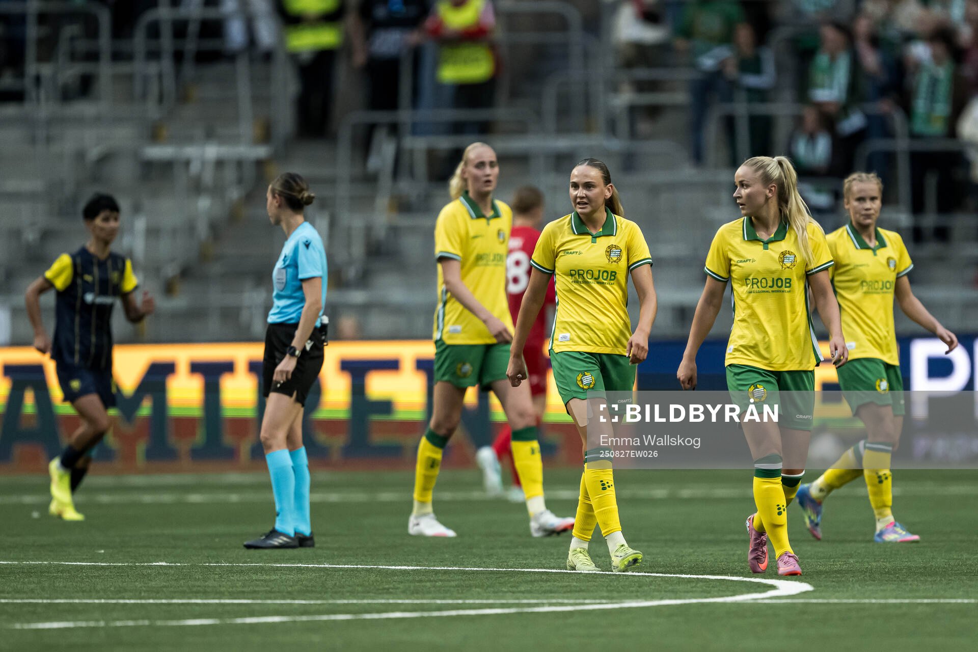 Vilde Hasund and Anna Jøsendal look dejected