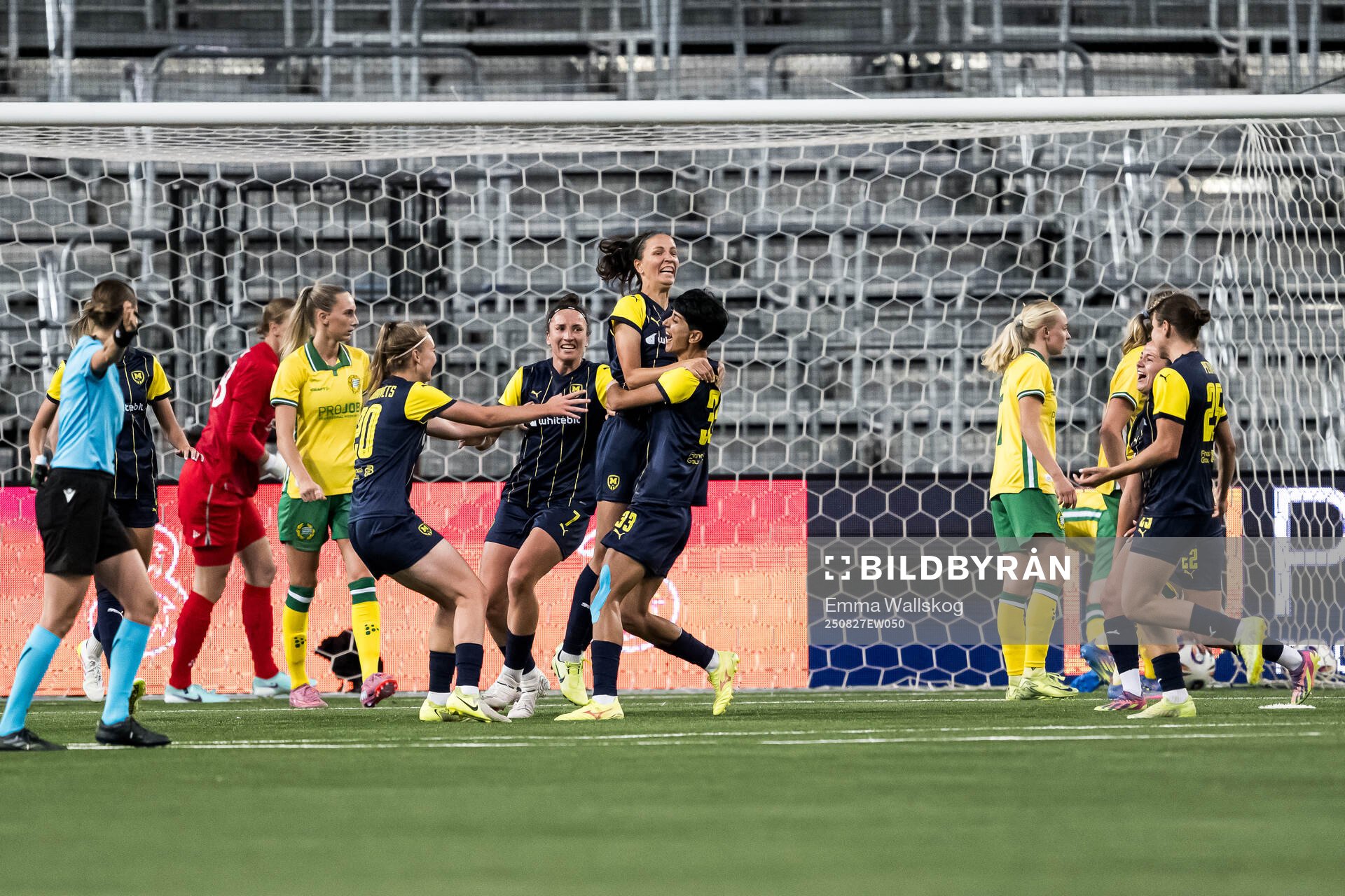 Daryna Apanaschenko and Kristina Aleksanyan of Metalist
