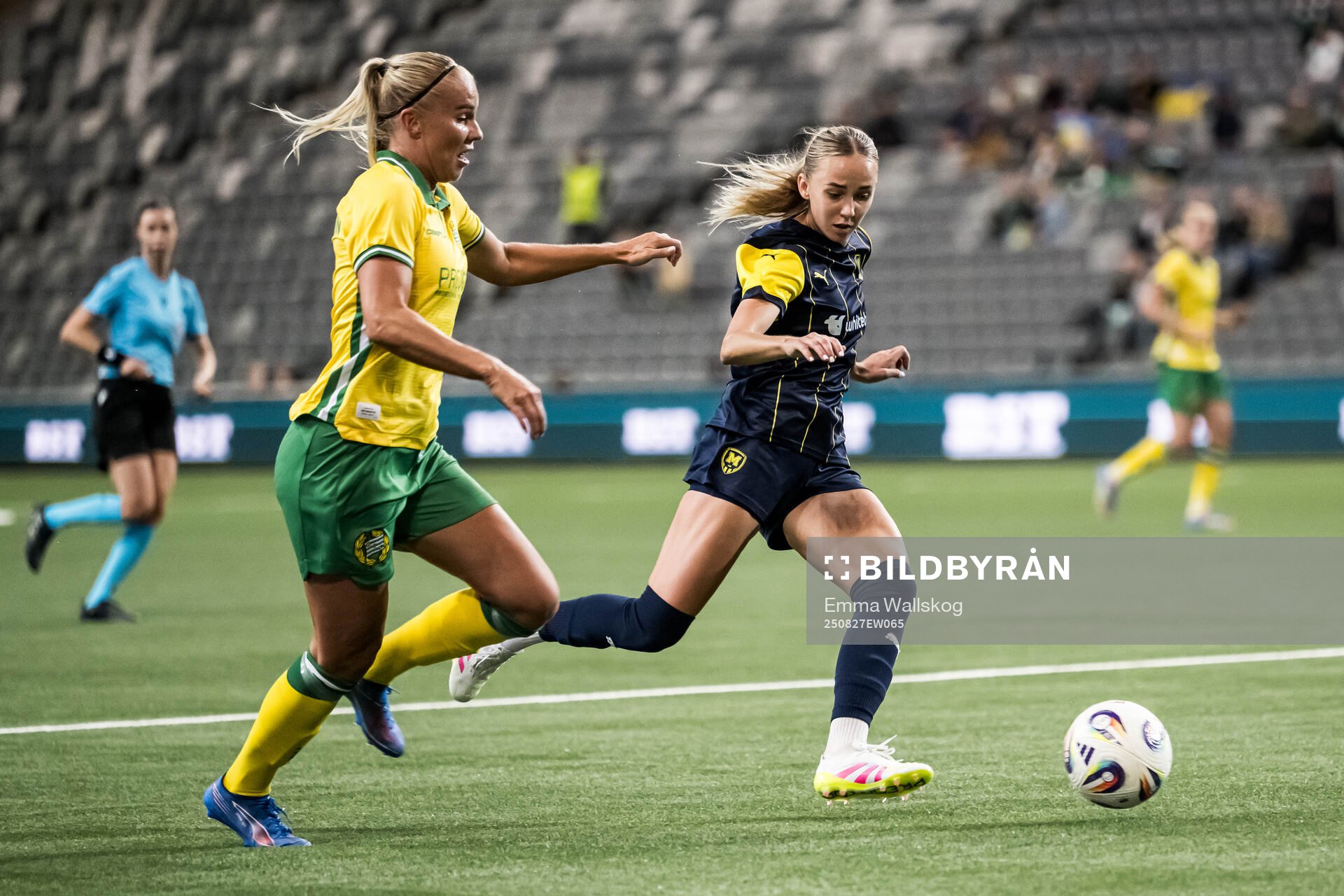 Cathinka Tandberg  of Hammarby and Yana Kotyk of Metalist
