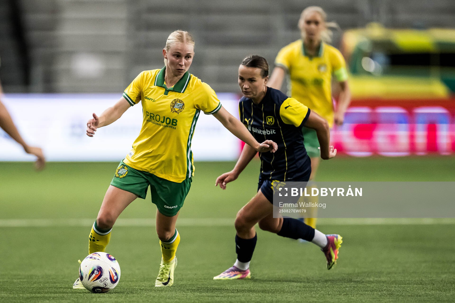 Emilie Joramo of Hammarby and Nadiia Kunina of Metalist 1925