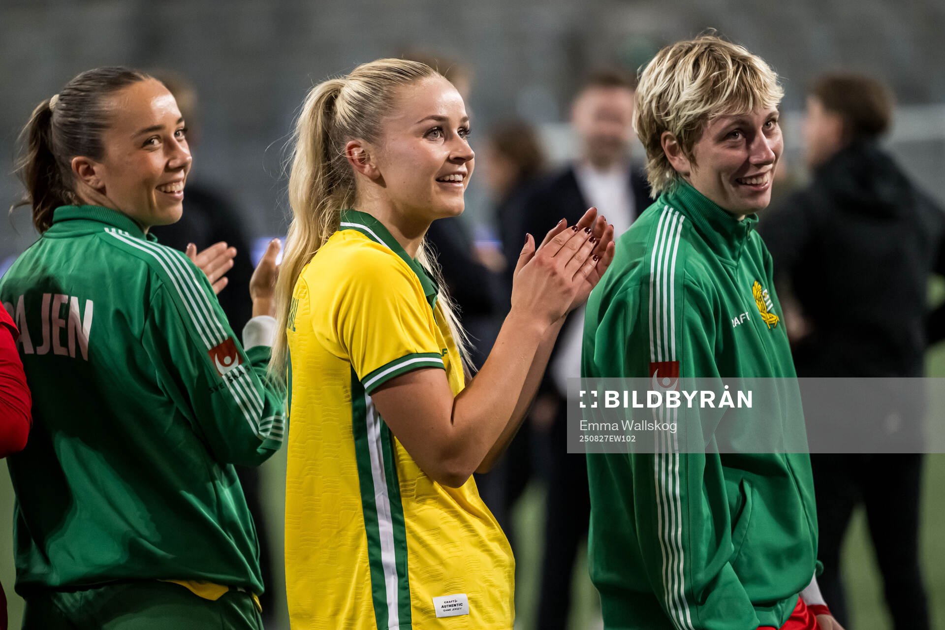 Athinna Persson Lundgren, Anna Jøsendal and goalkeeper Moa