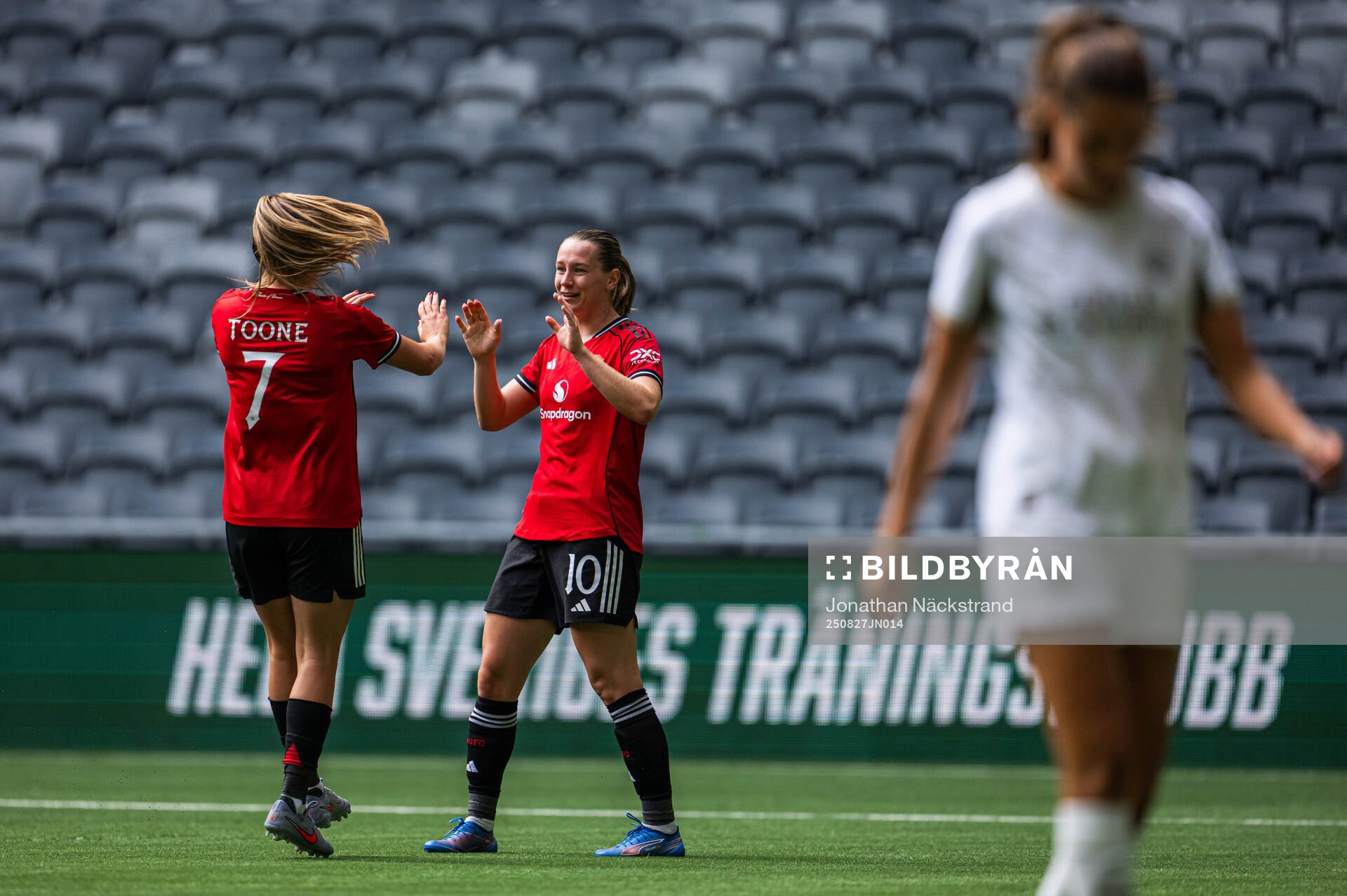 Elisabeth Terland of Manchester United celebrates