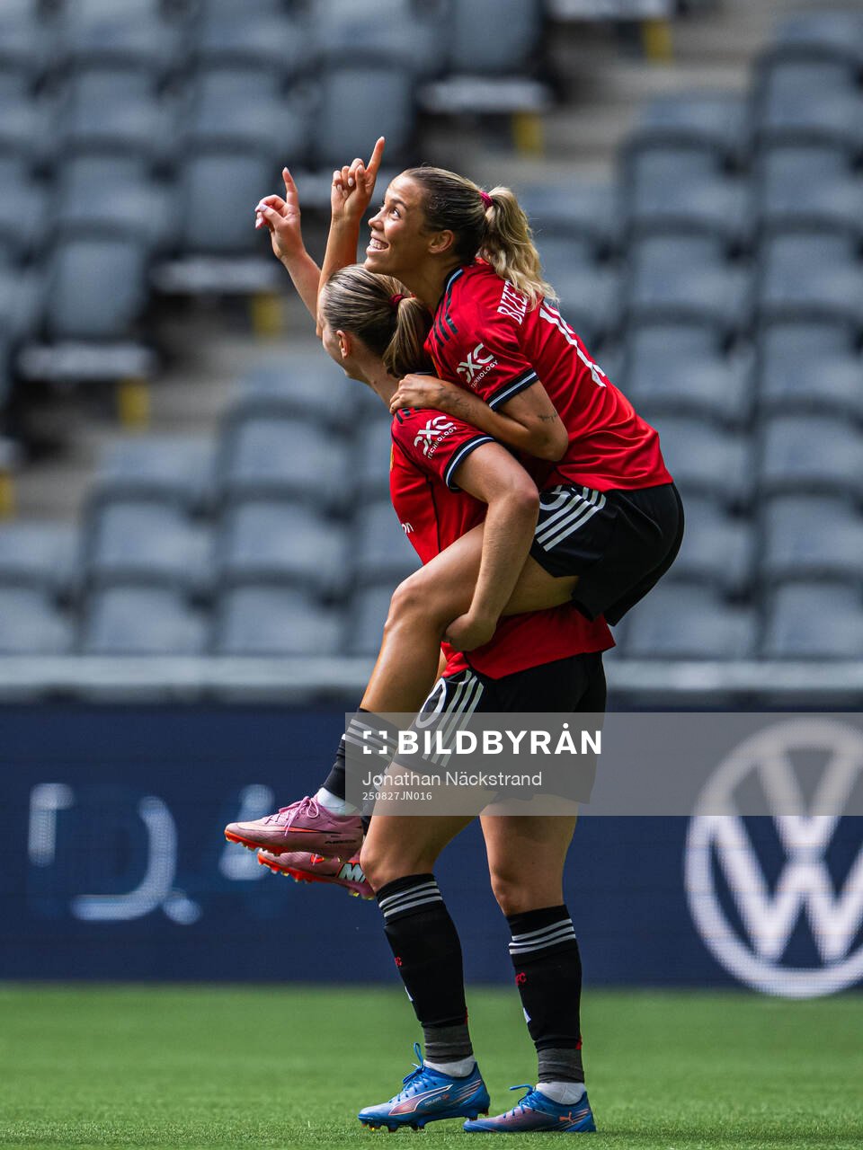 Elisabeth Terland and Celin Bizet Donnum of Manchester