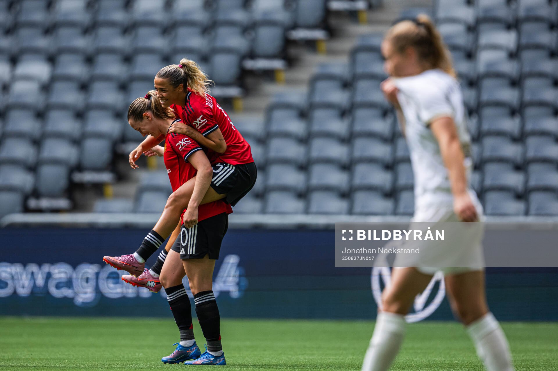 Elisabeth Terland and Celin Bizet Donnum of Manchester