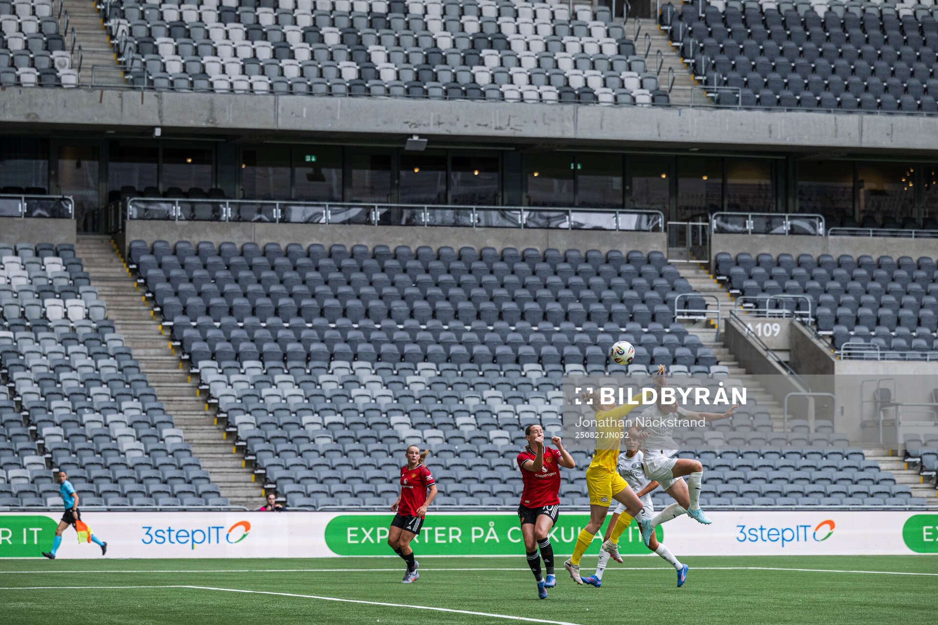 Goalkeeper Moon Pondes of PSV Eindhoven