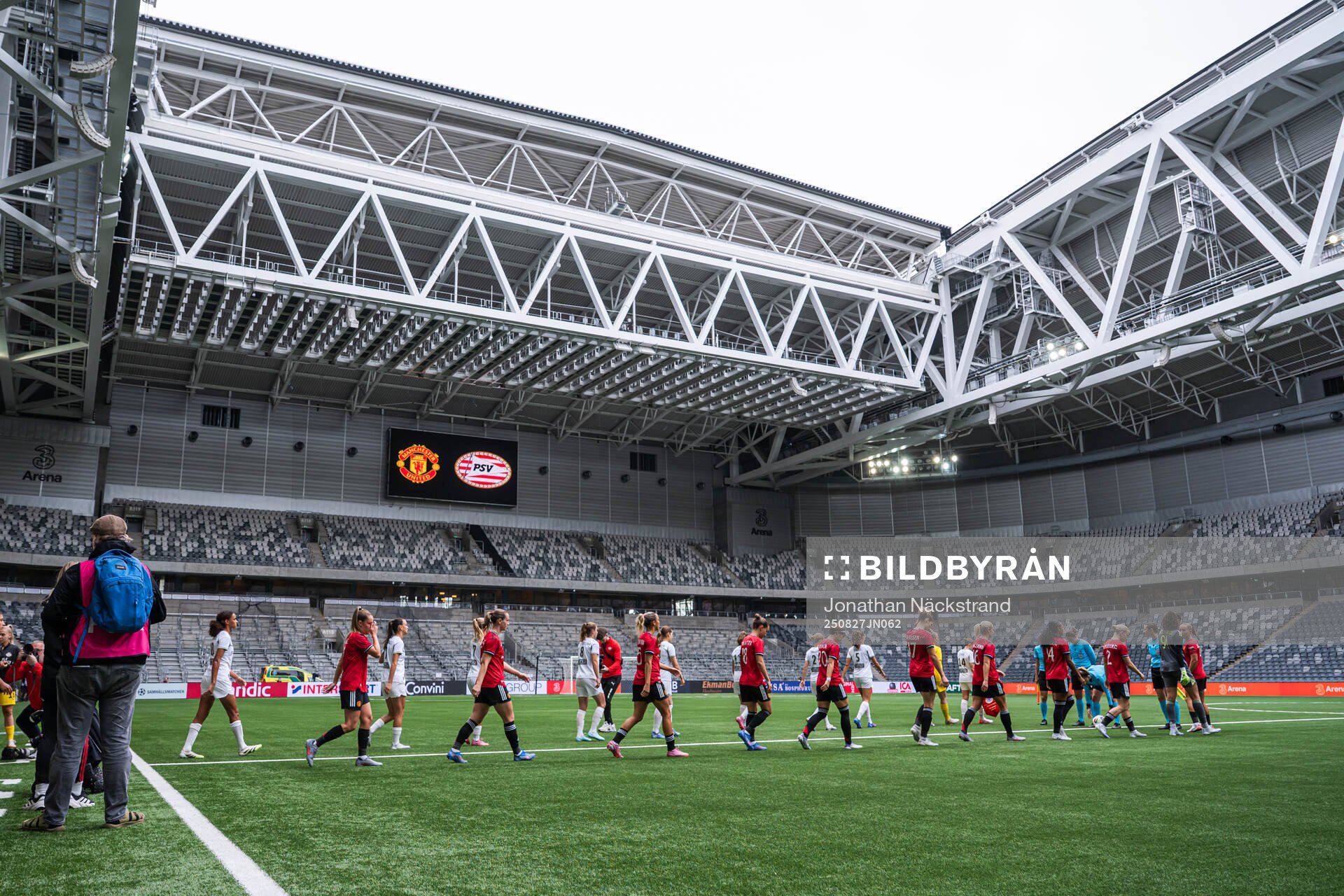 Players of both teams prior to the UEFA Women's Champions