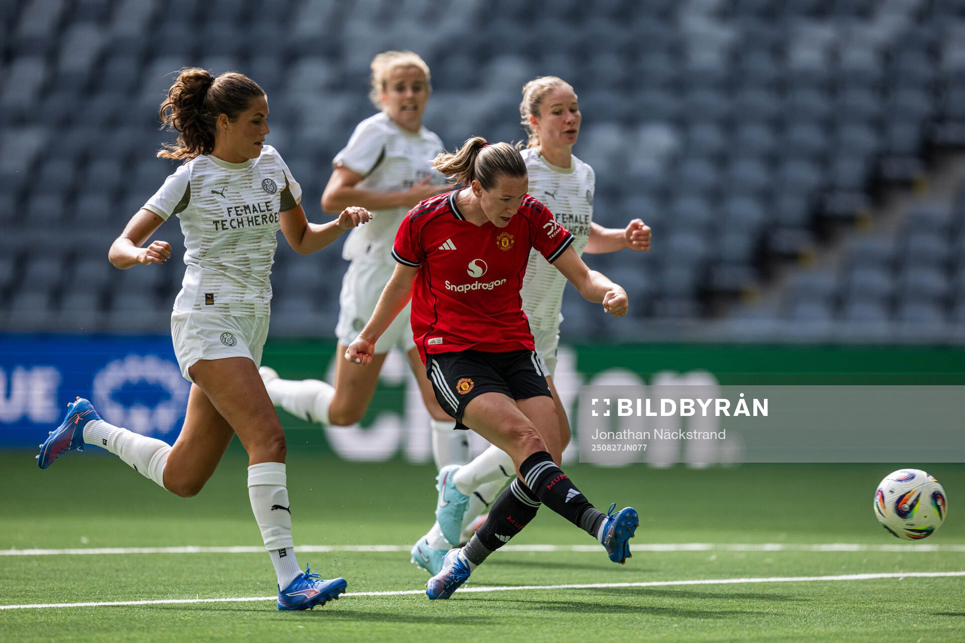 Elisabeth Terland of Manchester United shoots to score 4-0
