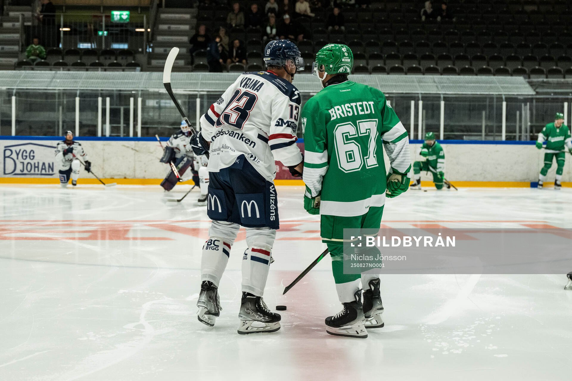Linköpings Jakub Vrana och Rögles Leon Bristedt och