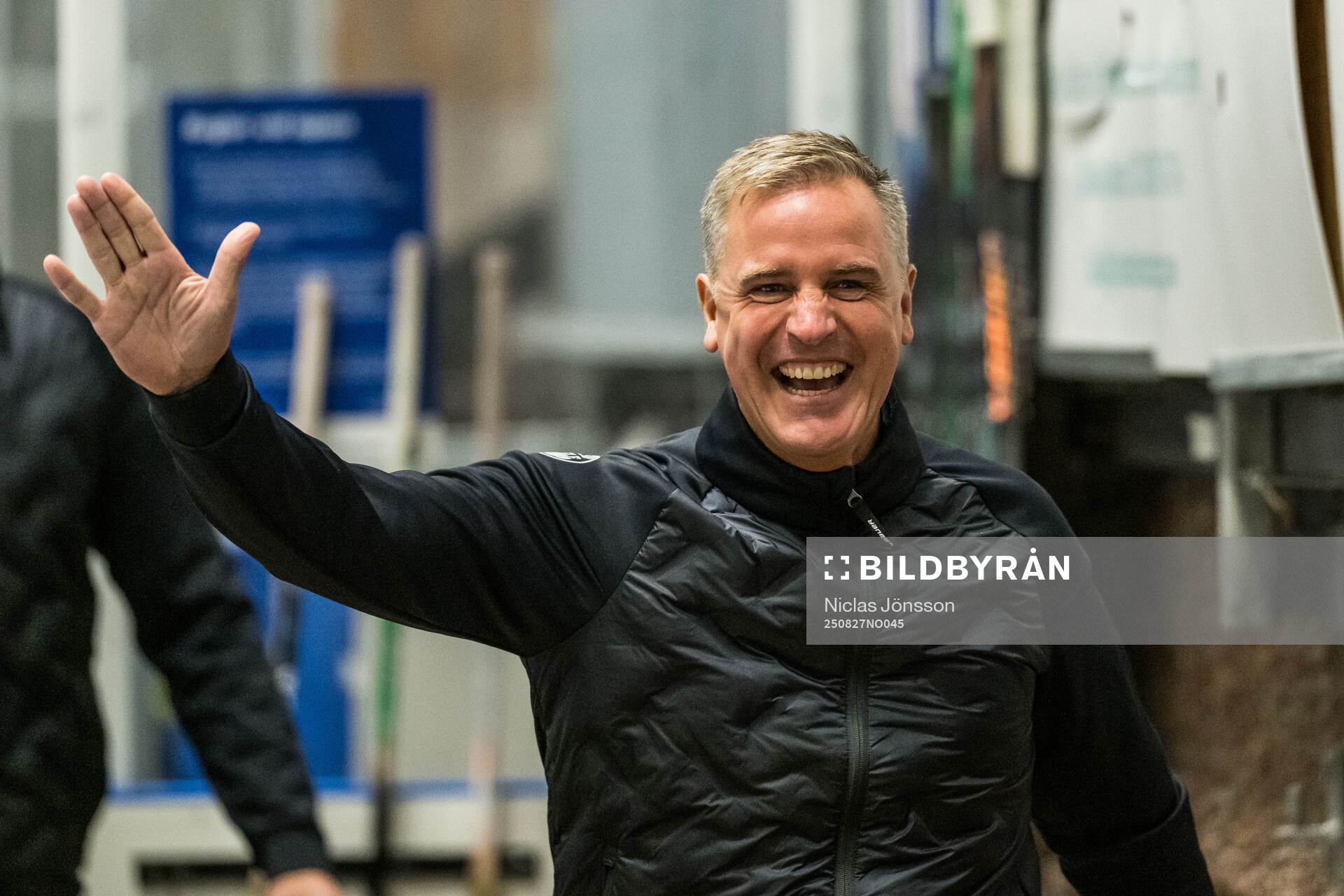 Rögles tränare Dan Tangnes jublar