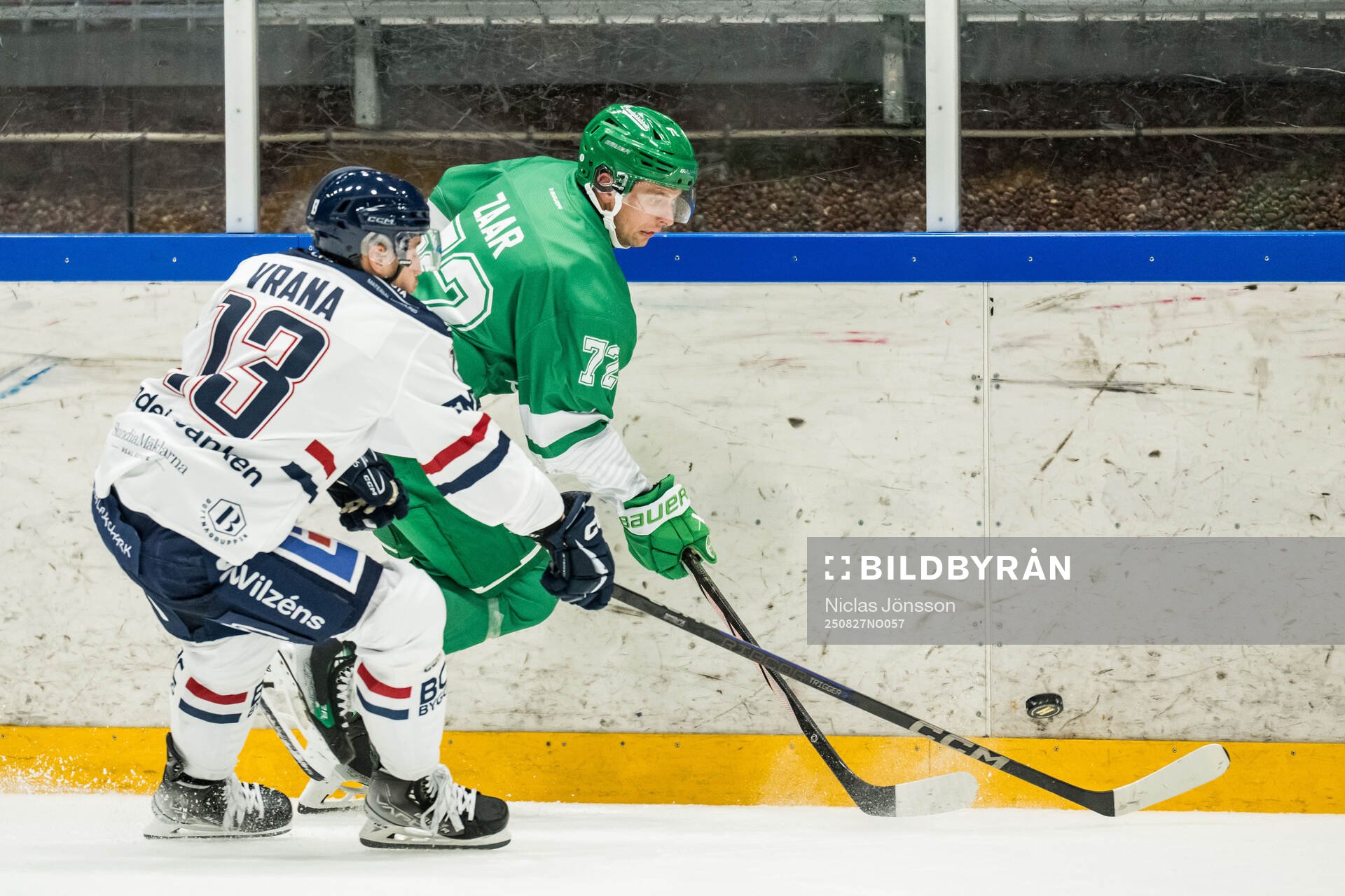 Linköpings Jakub Vrana och Rögles Daniel Zaar