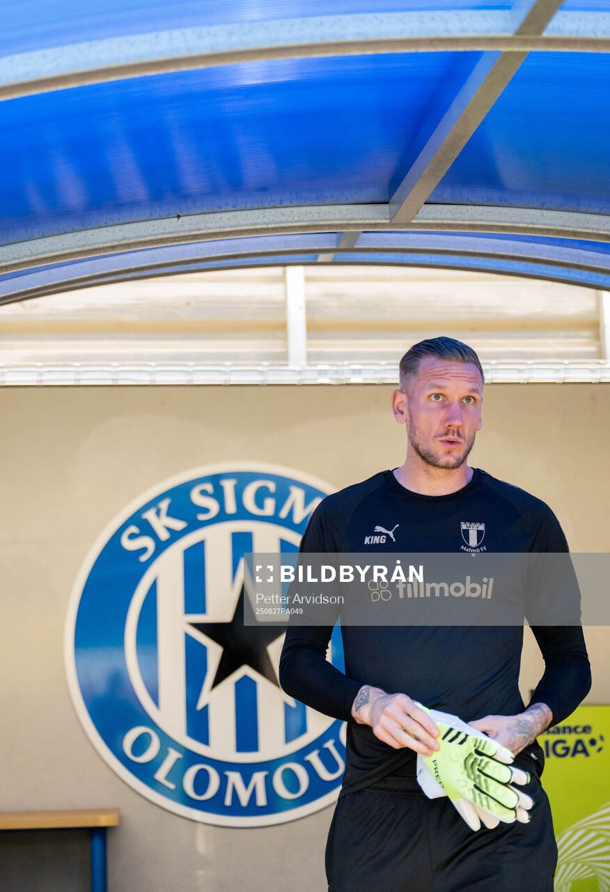 Goalkeeper Robin Olsen