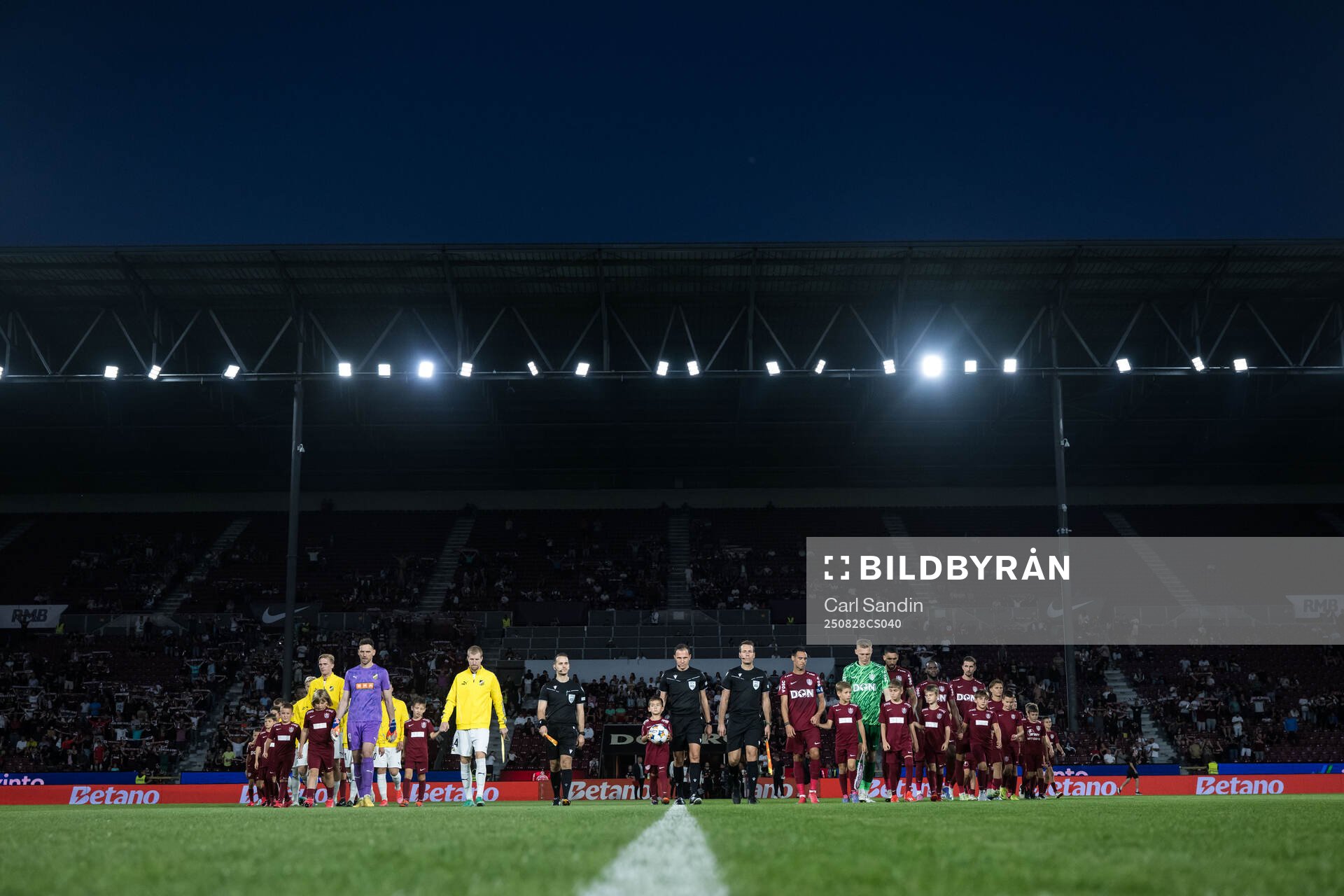 Players of Häcken and of CFR Cluj