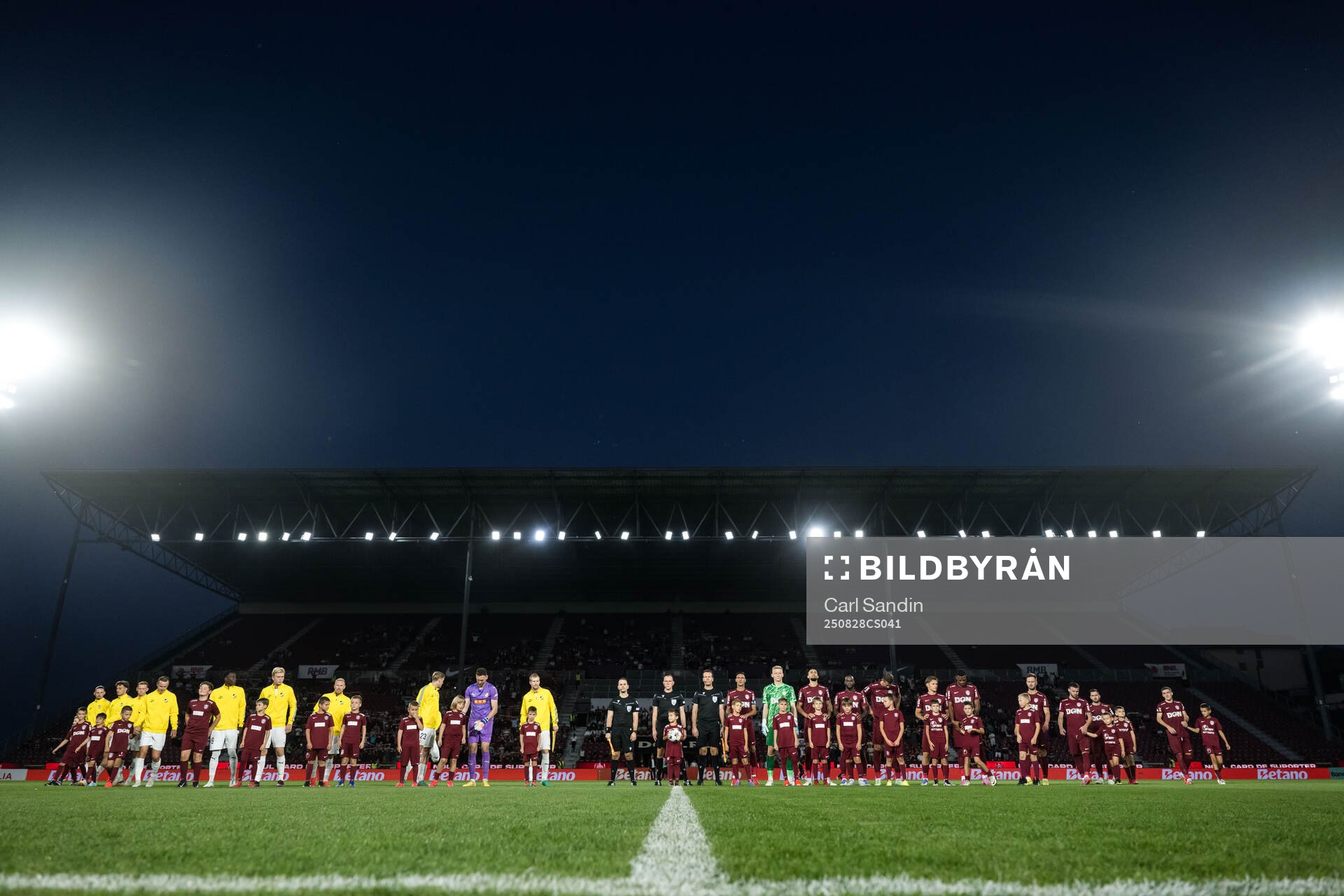Players of Häcken and of CFR Cluj