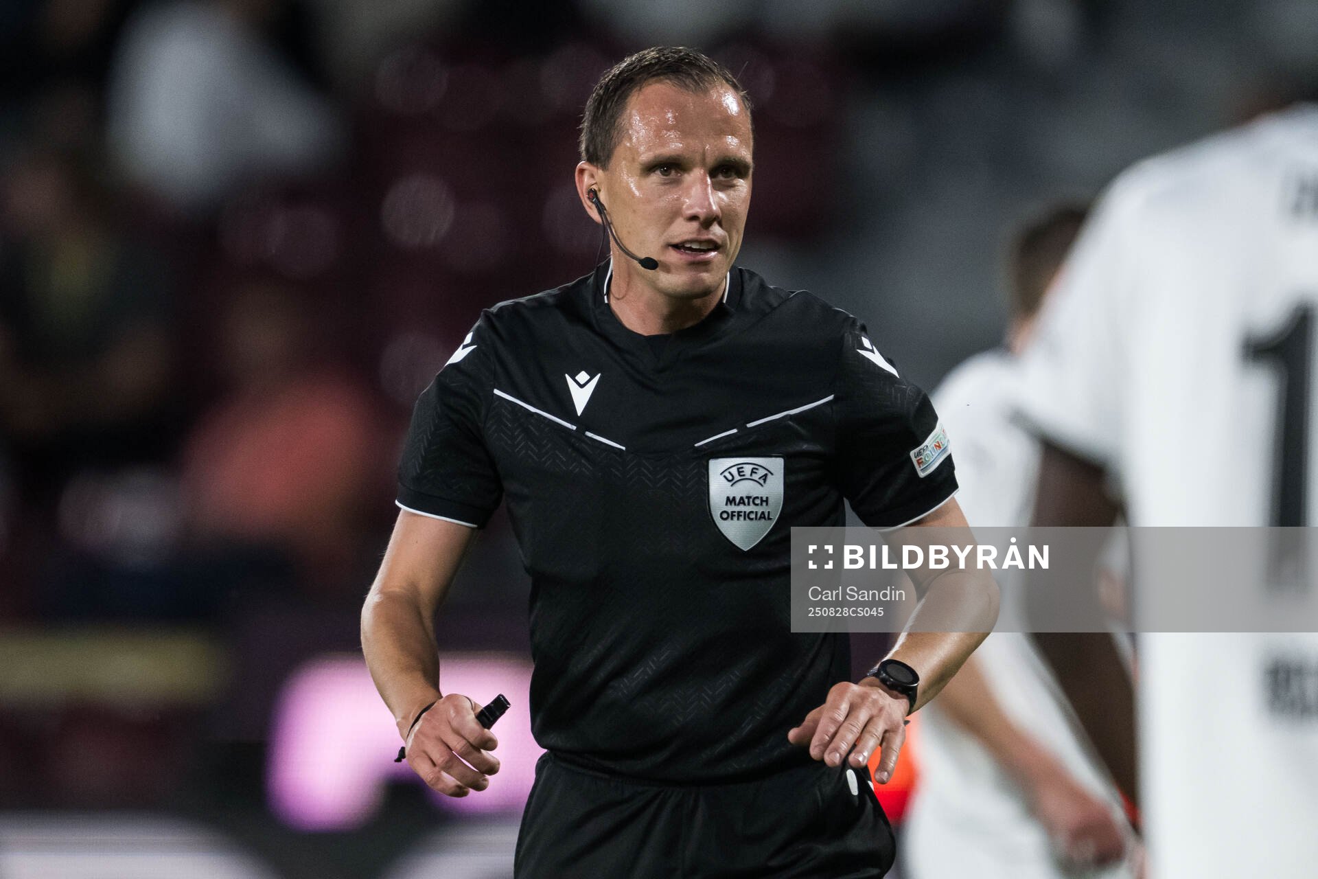 Referee Sebastian Gishamer