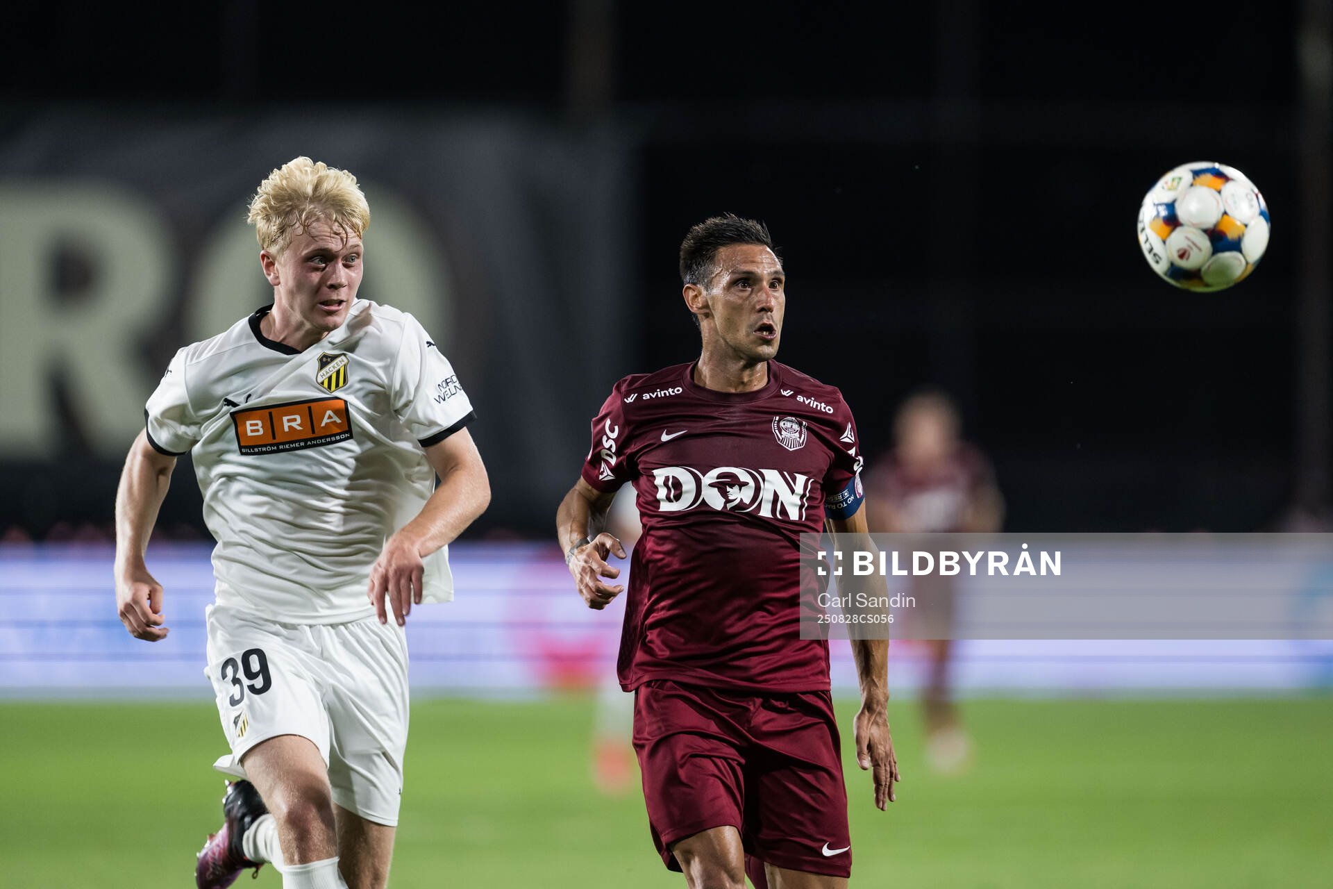 Isak Brusberg of Häcken and Camora of CFR Cluj