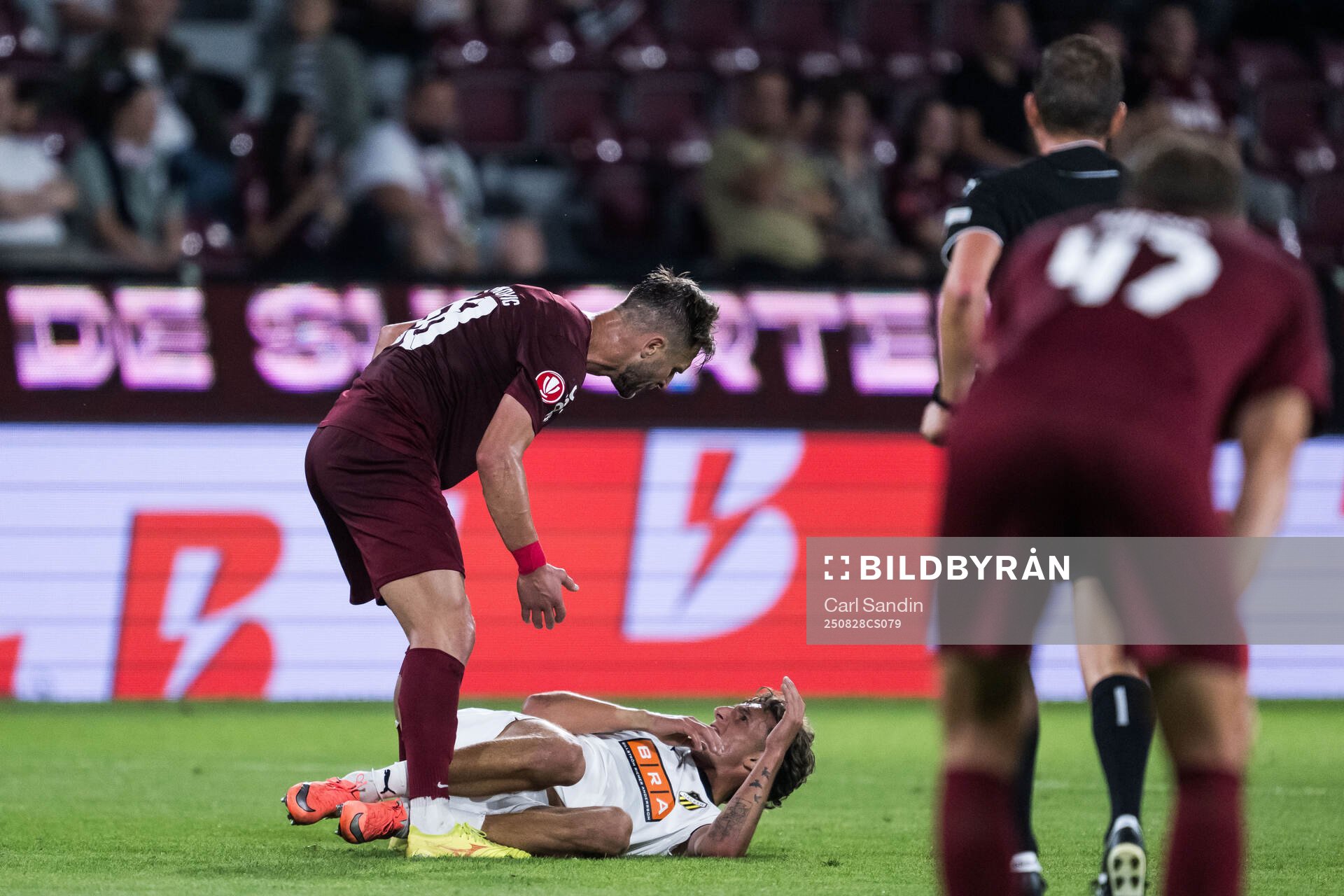 Damjan Dokovic of CFR Cluj and Silas Andersen of Häcken
