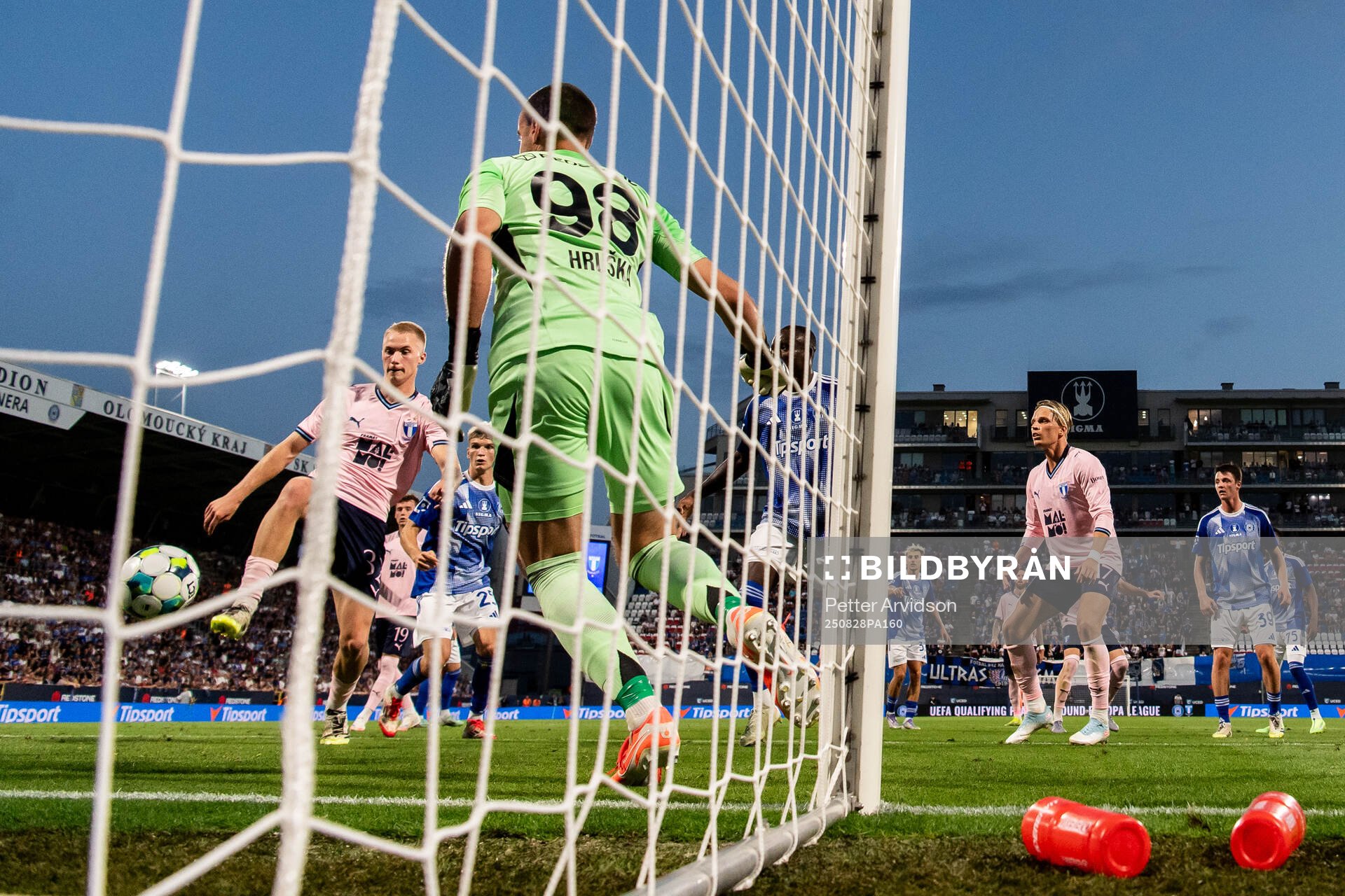 Daniel Gudjohnsen of Malmö FF scores the 0-1 goal against