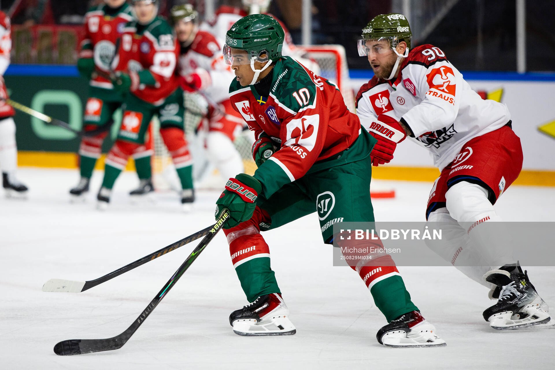 Max Westergård of Frölunda and Dylan Damian Di Perna of