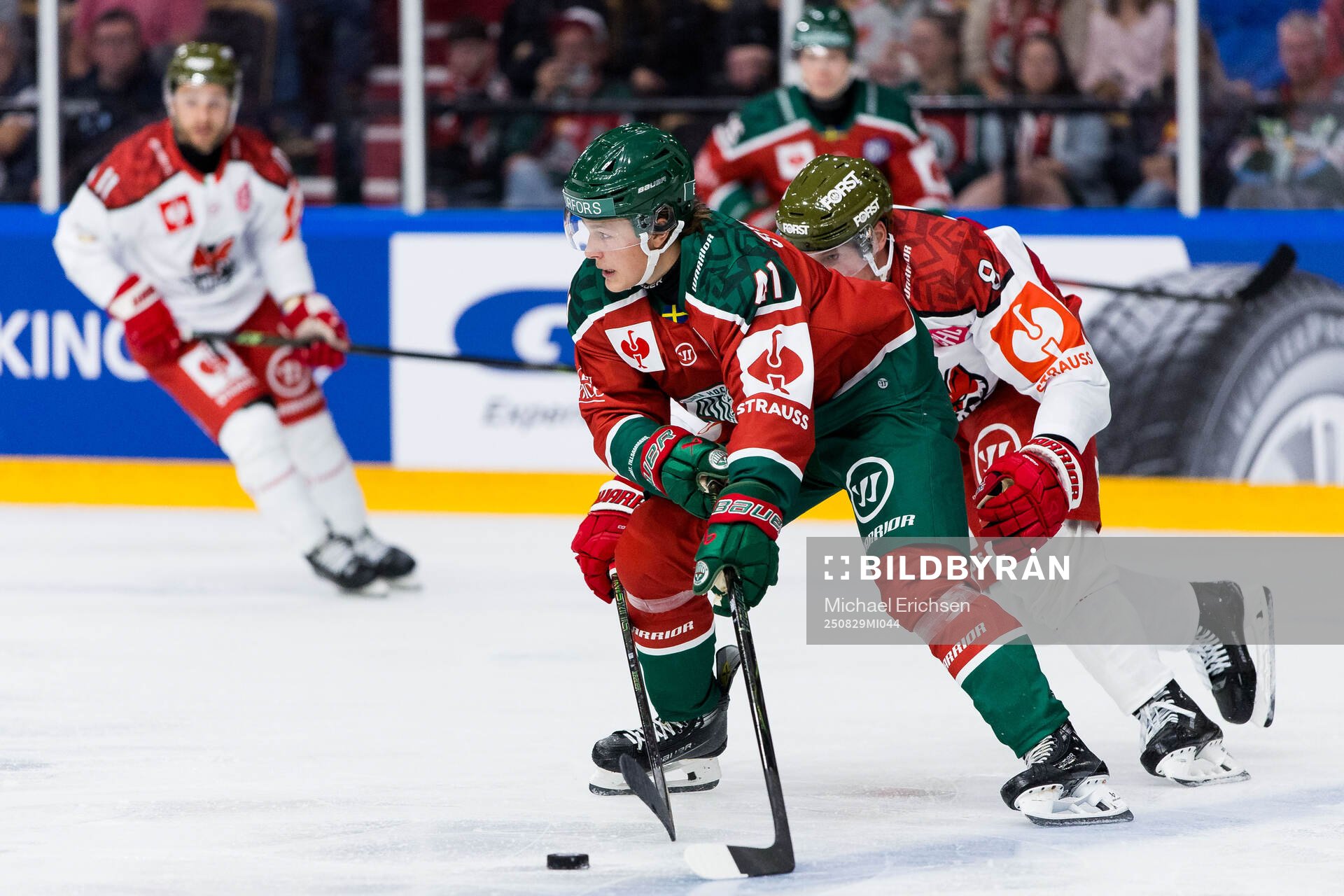 Ivar Stenberg of Frölunda and Maxwell Heston Gildon of