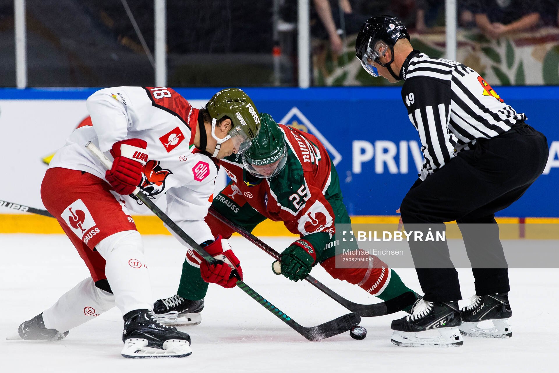 Bryce Misley of Bolzano and Arttu Ruotsalainen of Frölunda