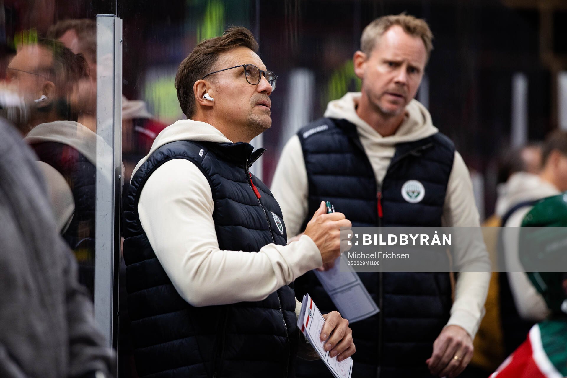 Assistant coach Kristoffer Näslund and head coach Robert