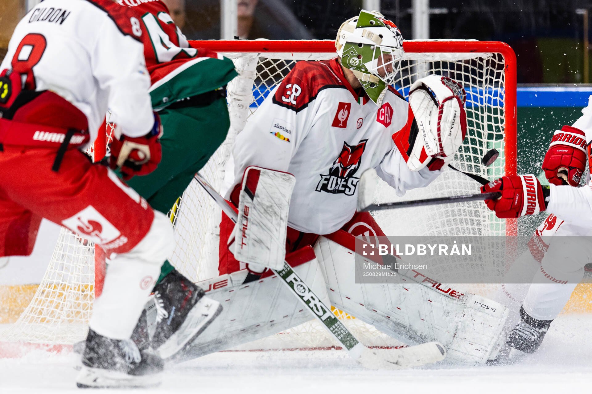Jacob Peterson of Frölunda scores 2-0