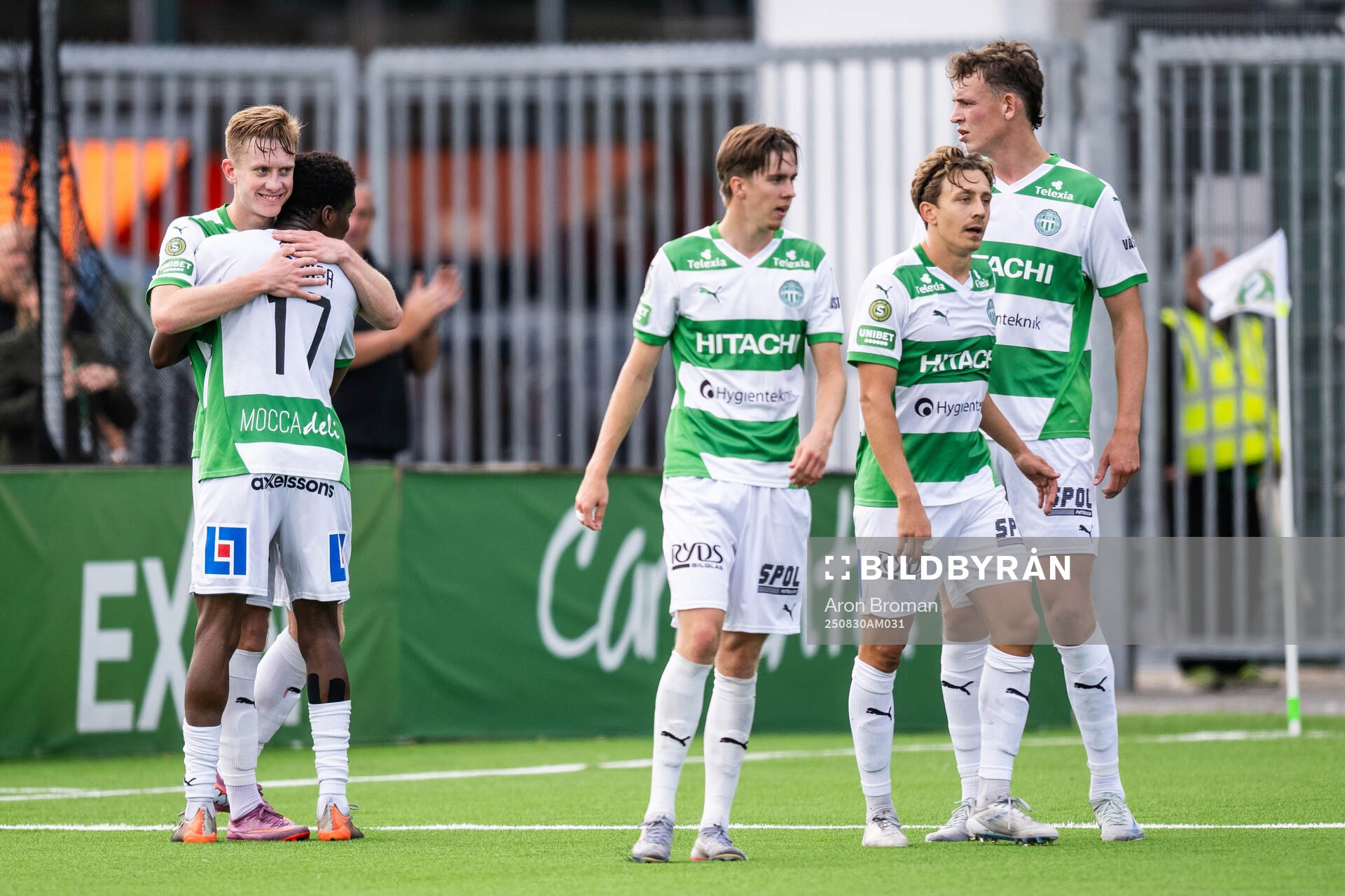 Västerås Karl Gunnarsson jublar med lagkamrater