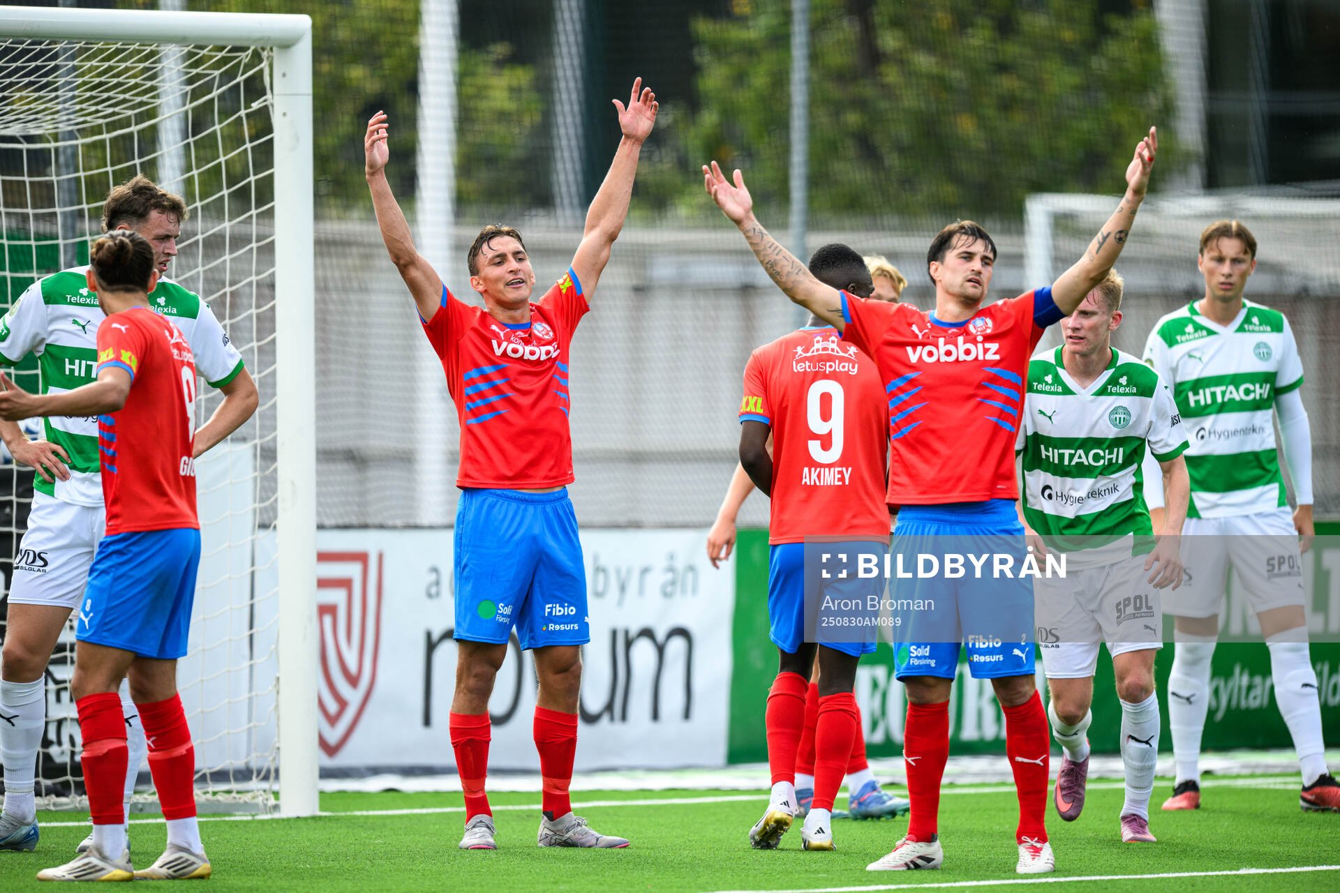 Helsingborgs Wilhelm Nilsson och Jon Birkfeldt reagerar