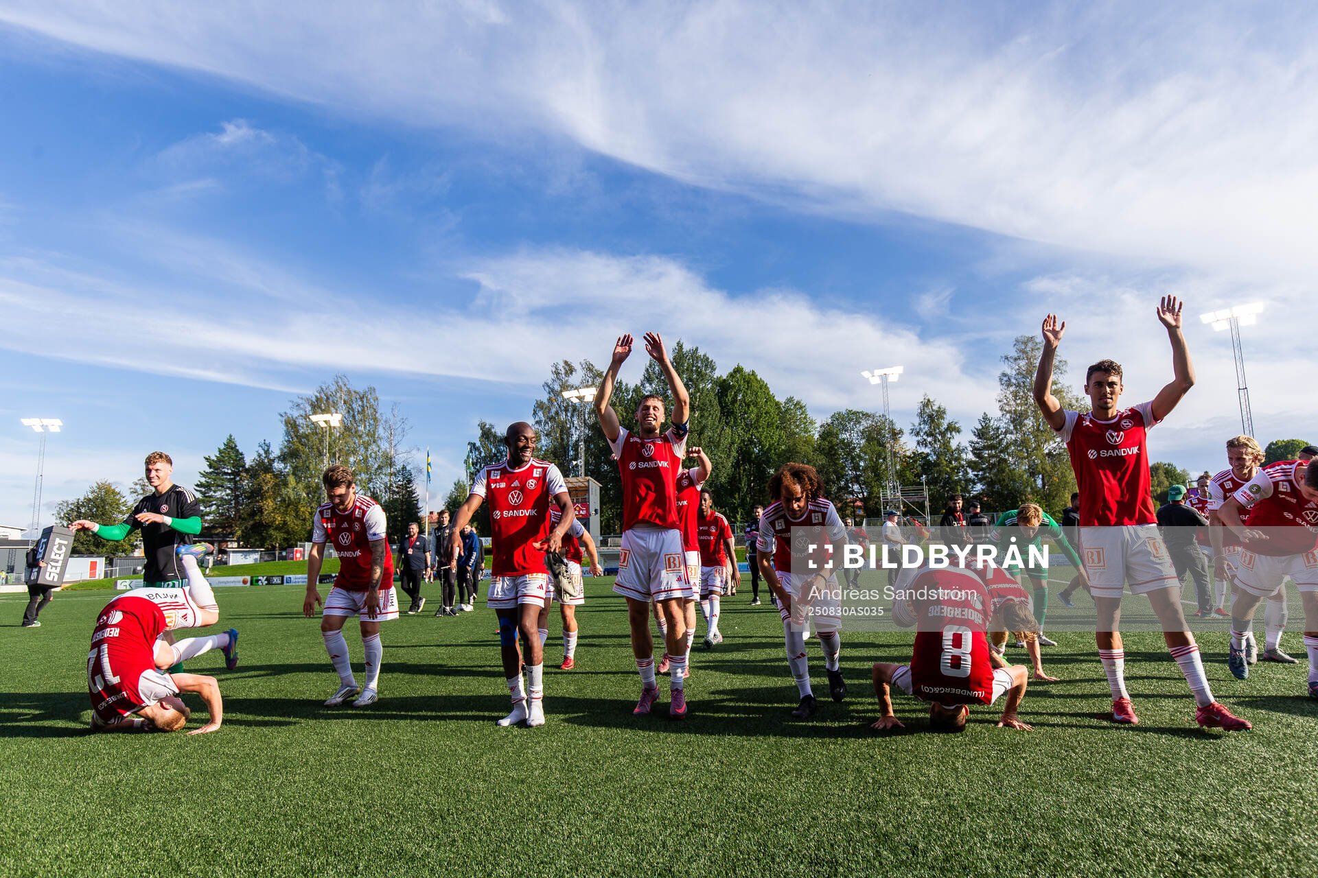 Sandvikens IFs spelare jublar